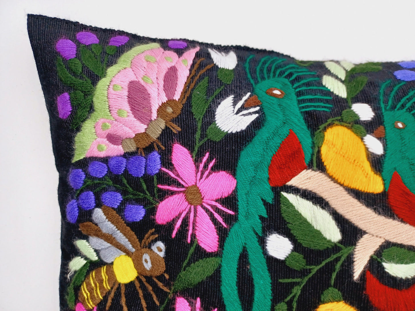 Housse de coussin motif animalier mexicain brodé à la main