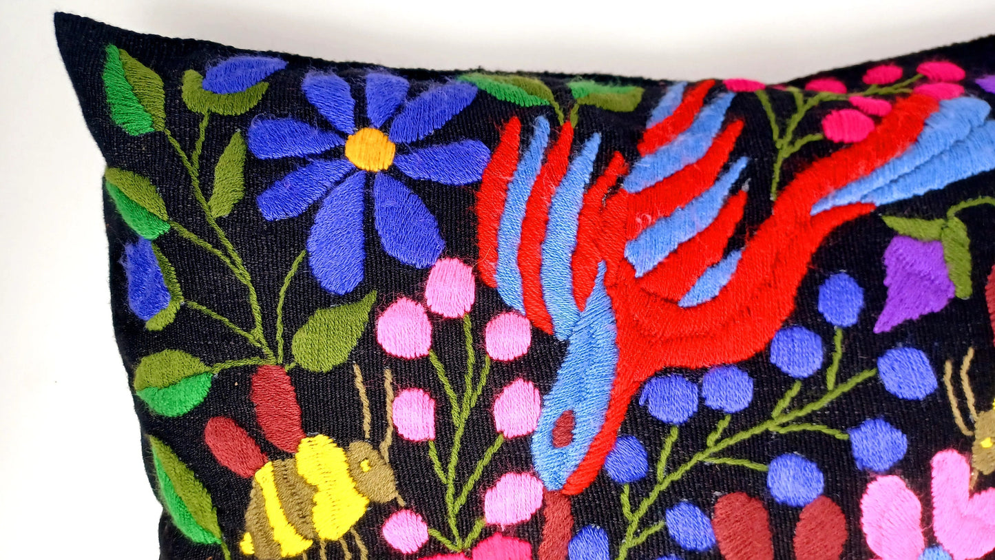Housse de coussin motif animalier mexicain brodé à la main