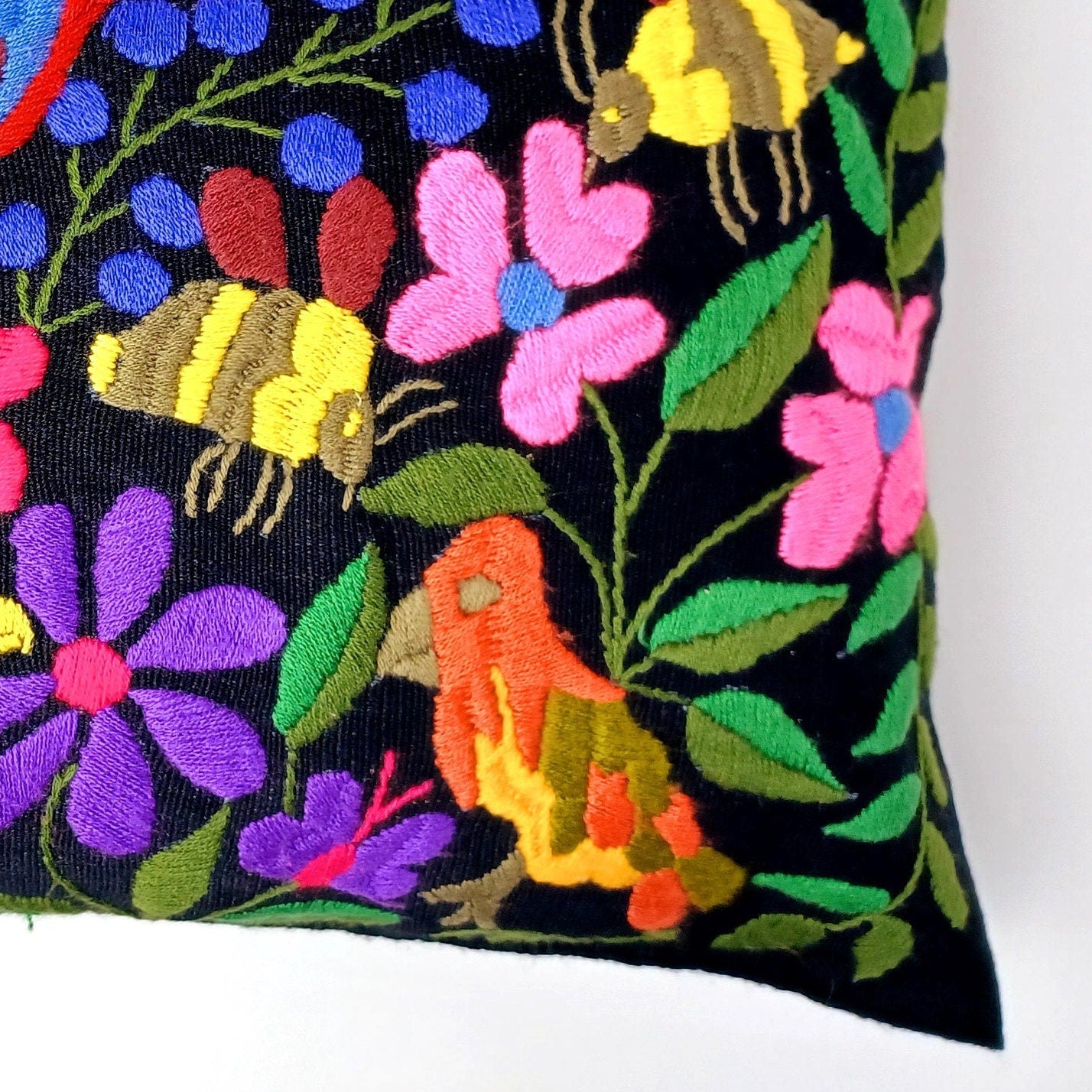 Housse de coussin motif animalier mexicain brodé à la main