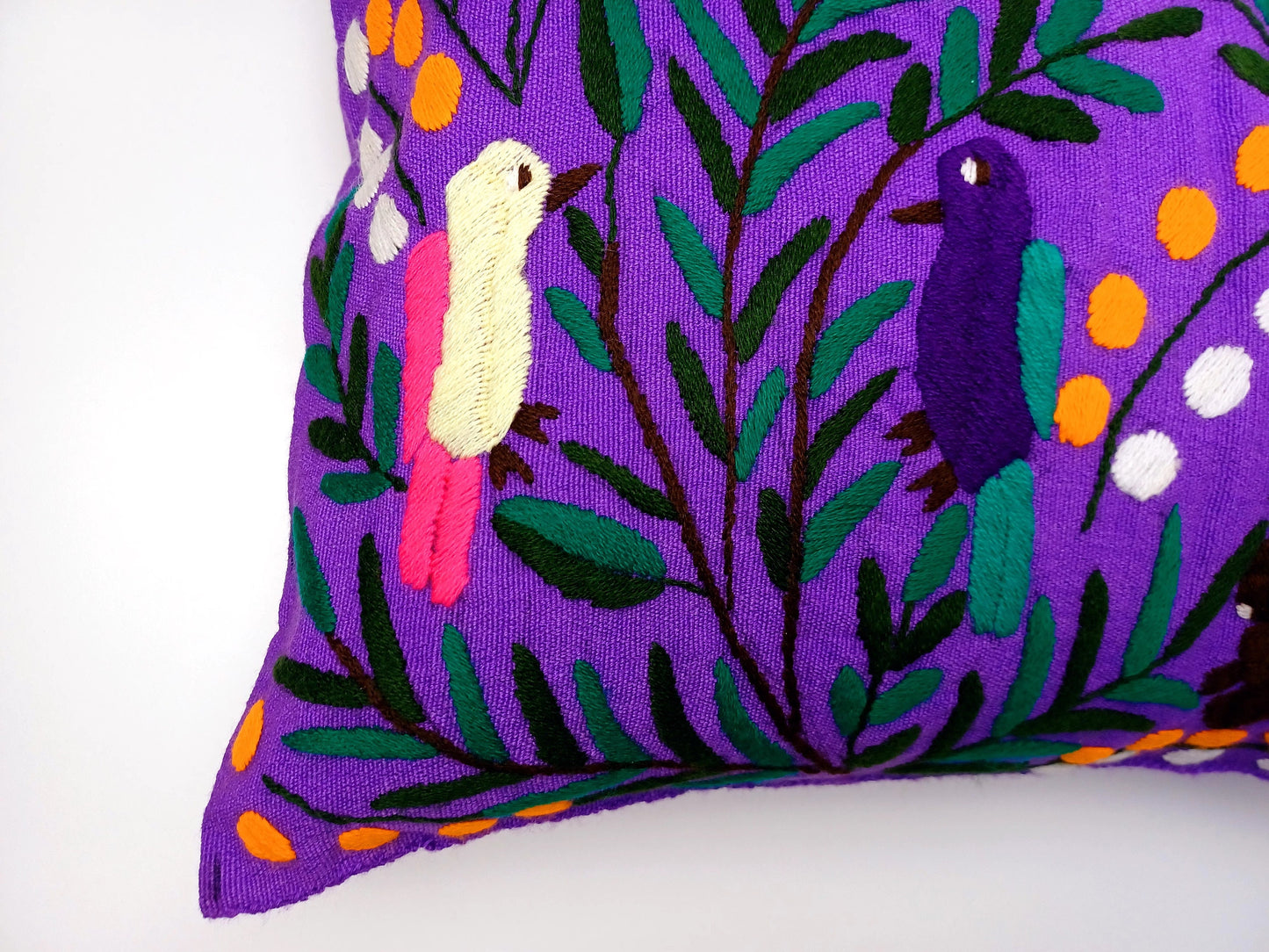 Housse de coussin motif animalier brodée à la main mexicaine, coussin motif oiseau, tropical