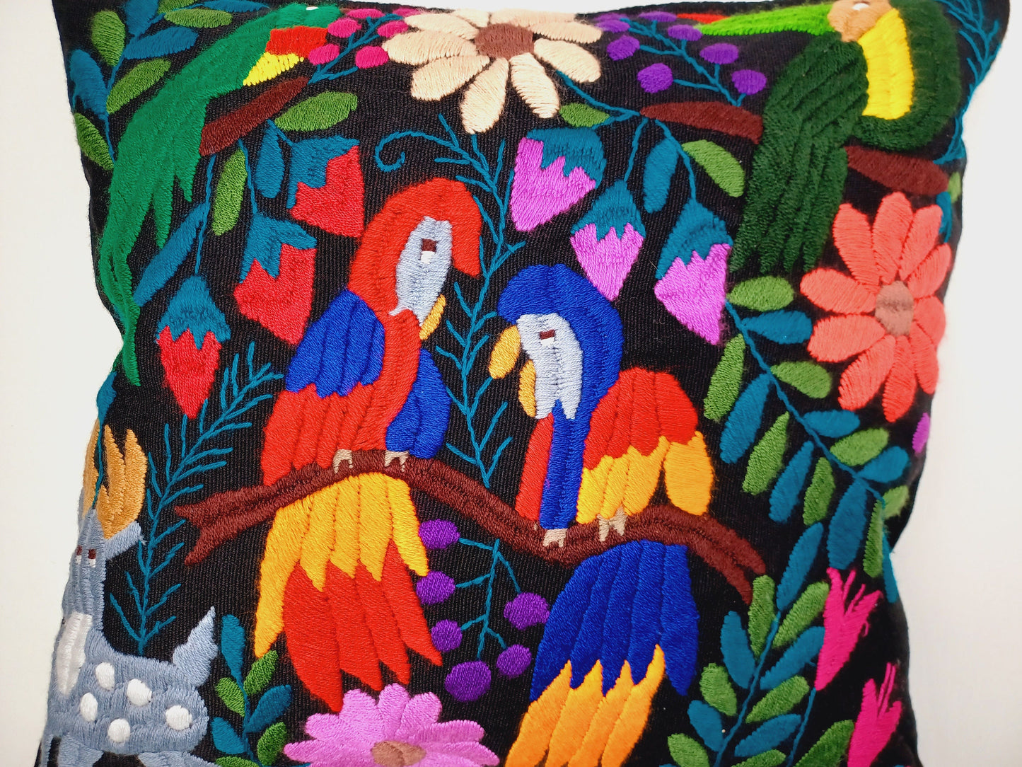 Coussin de canapé décoratif mexicain avec motifs d'animaux tissés et brodés à la main