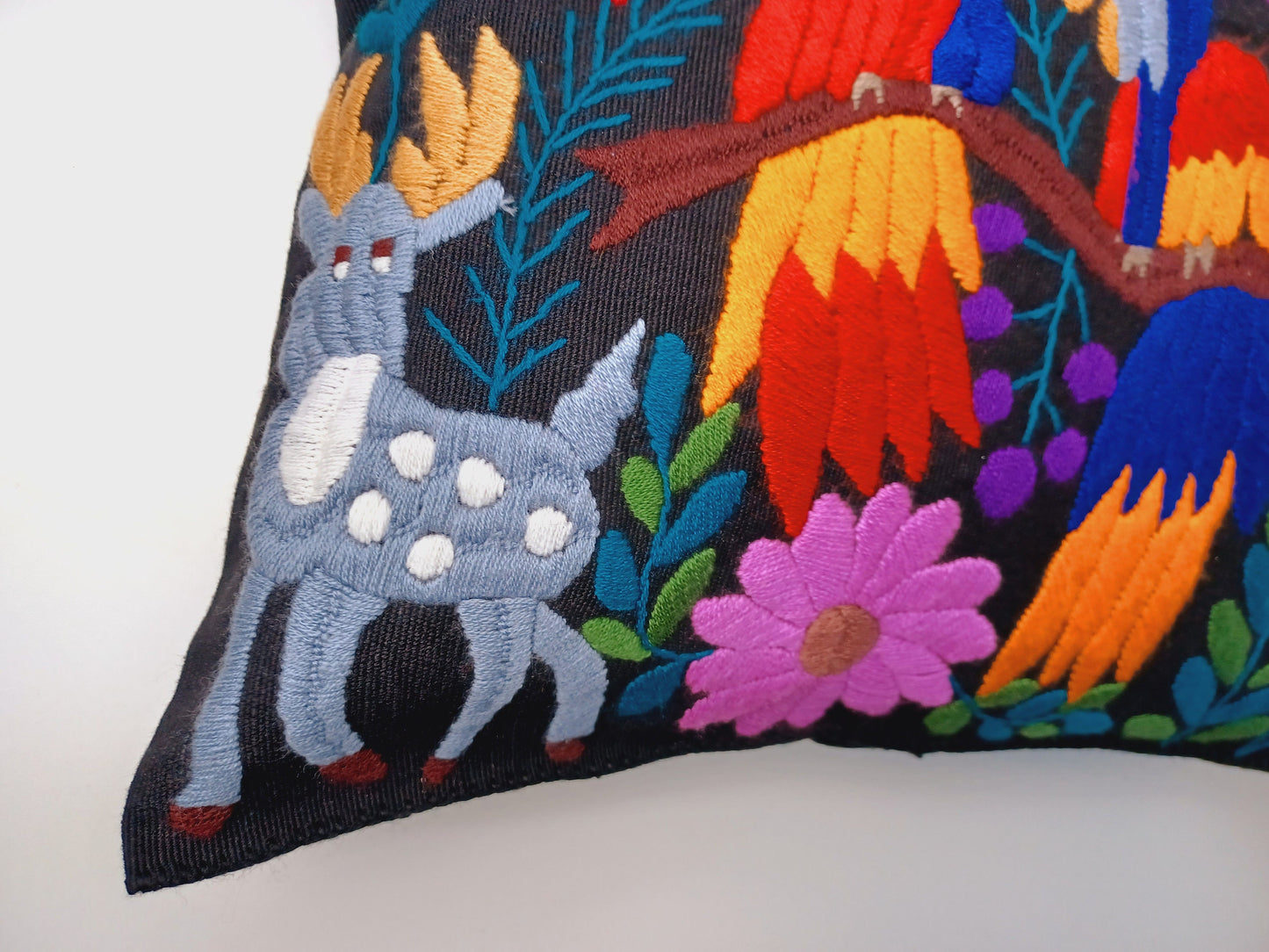 Coussin de canapé décoratif mexicain avec motifs d'animaux tissés et brodés à la main