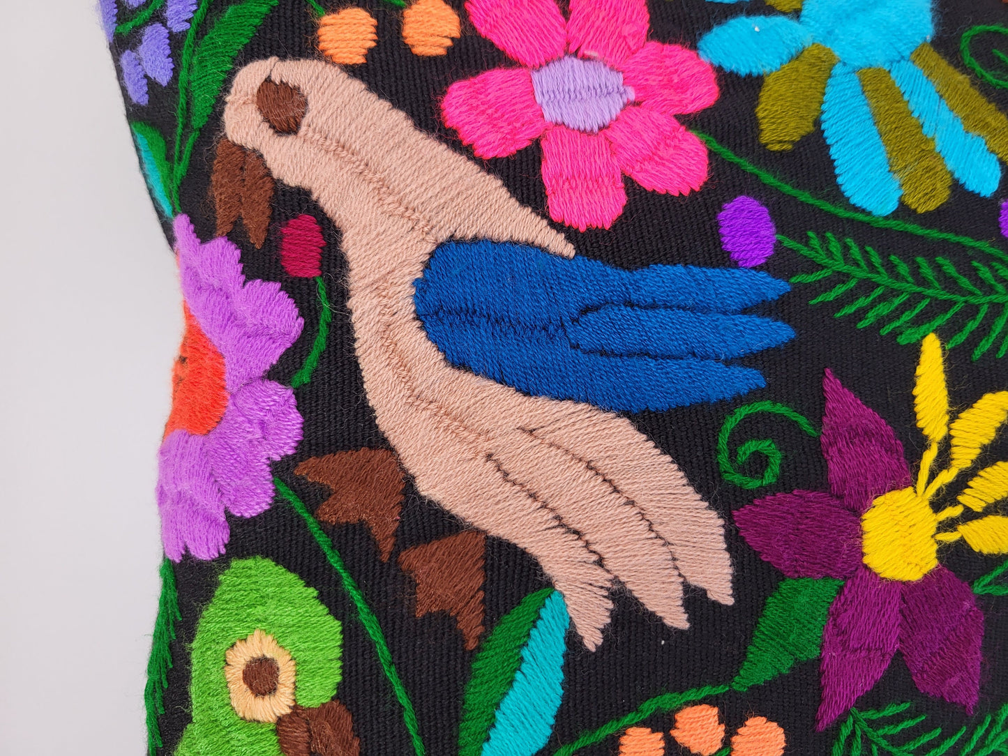 housse de coussin tissée et brodée, housse de coussin motif animalier