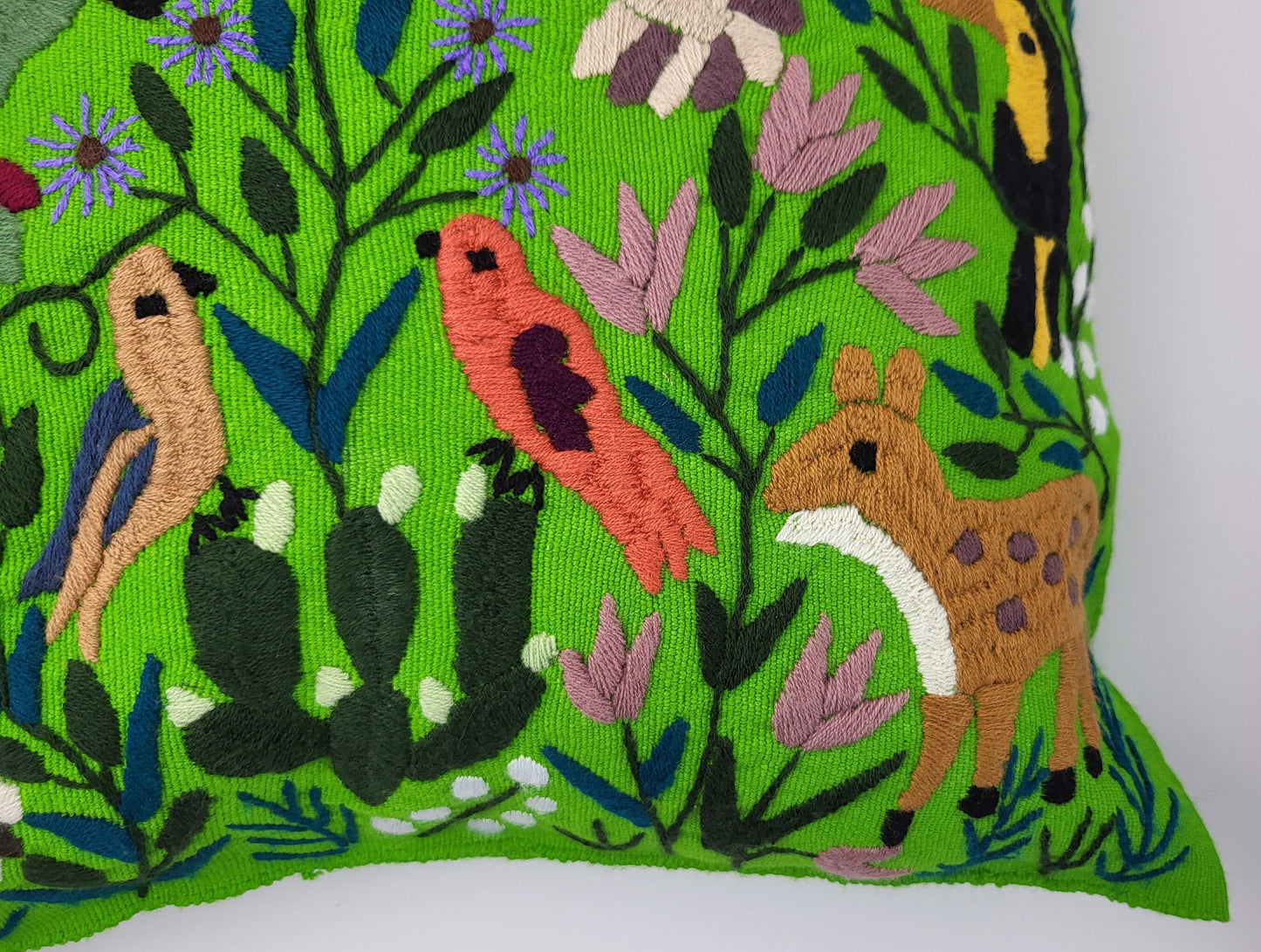 Housse de coussin brodée à la main mexicaine, housse de coussin motif animalier