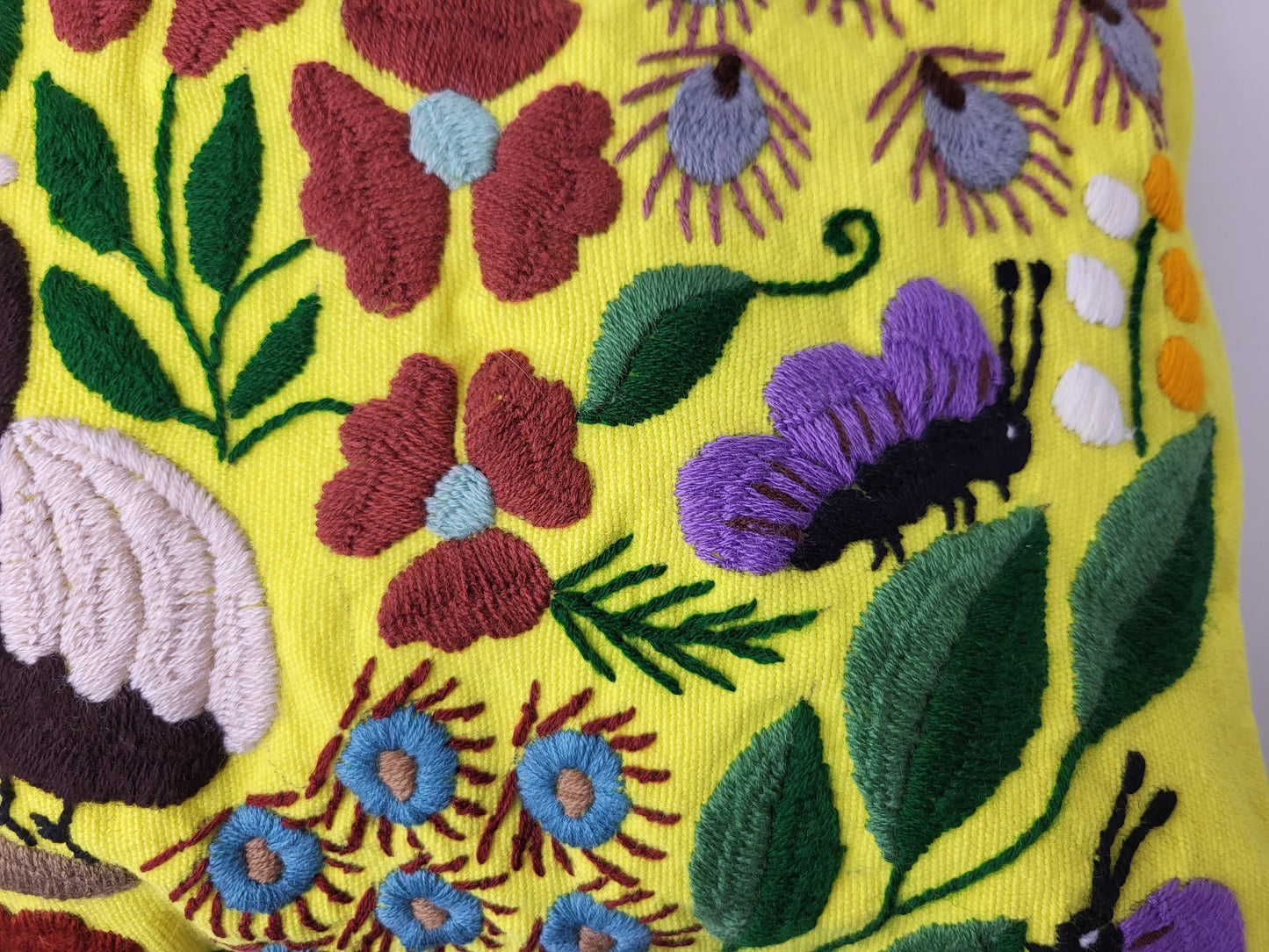housse de coussin tissée et brodée, housse de coussin motif animalier