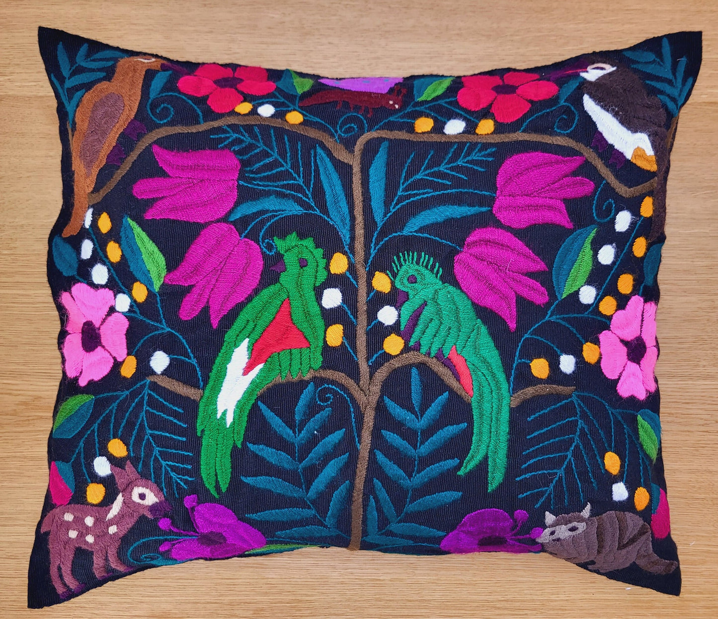 Housse de coussin brodée à la main mexicaine, housse de coussin motif animalier