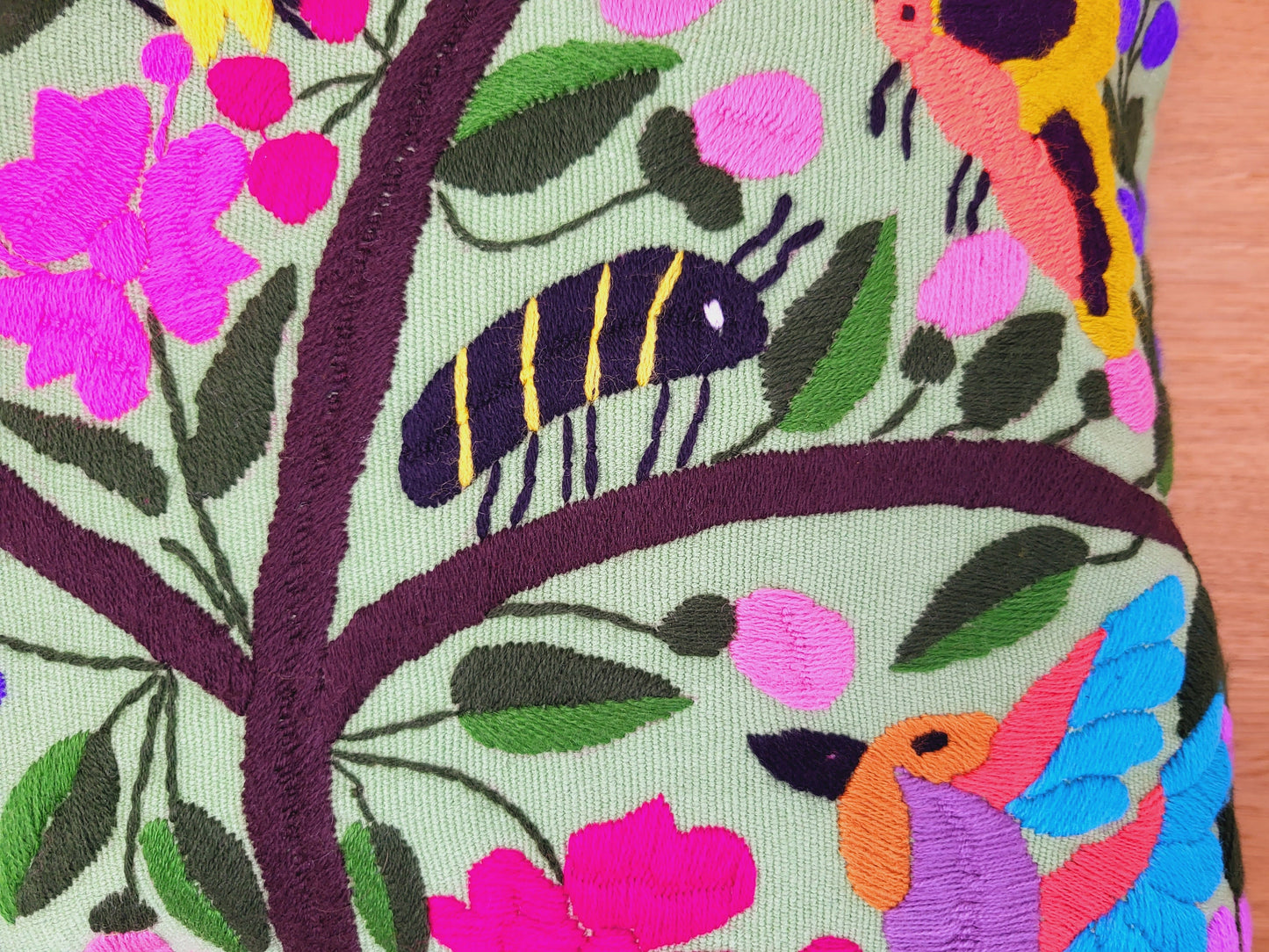 Housse de coussin motif animalier mexicain brodé à la main