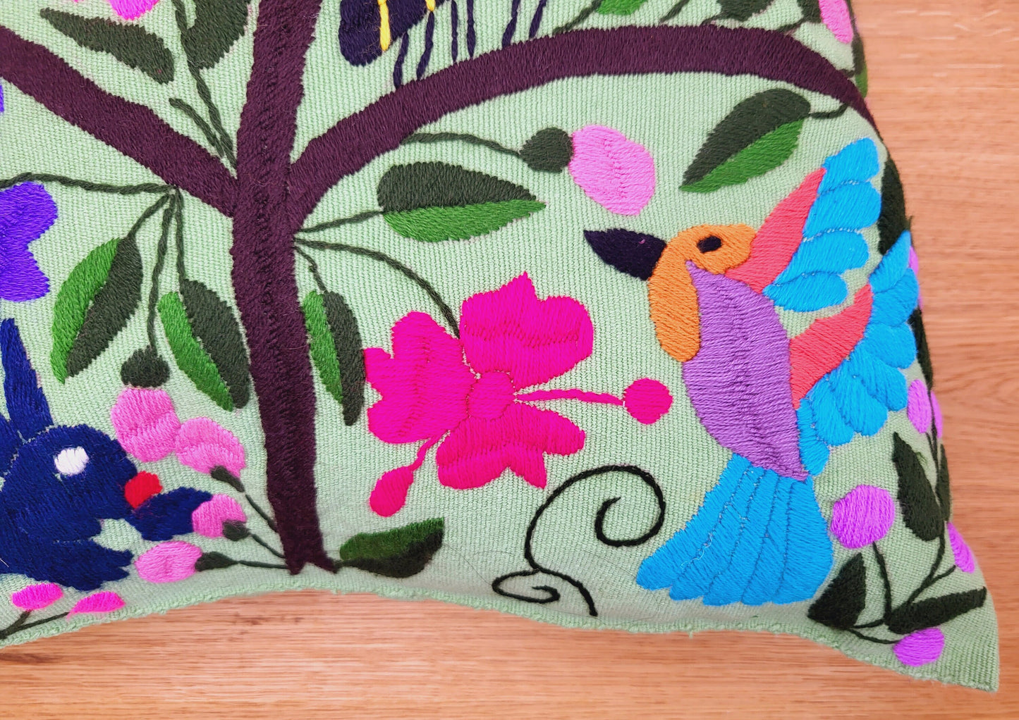 Housse de coussin motif animalier mexicain brodé à la main