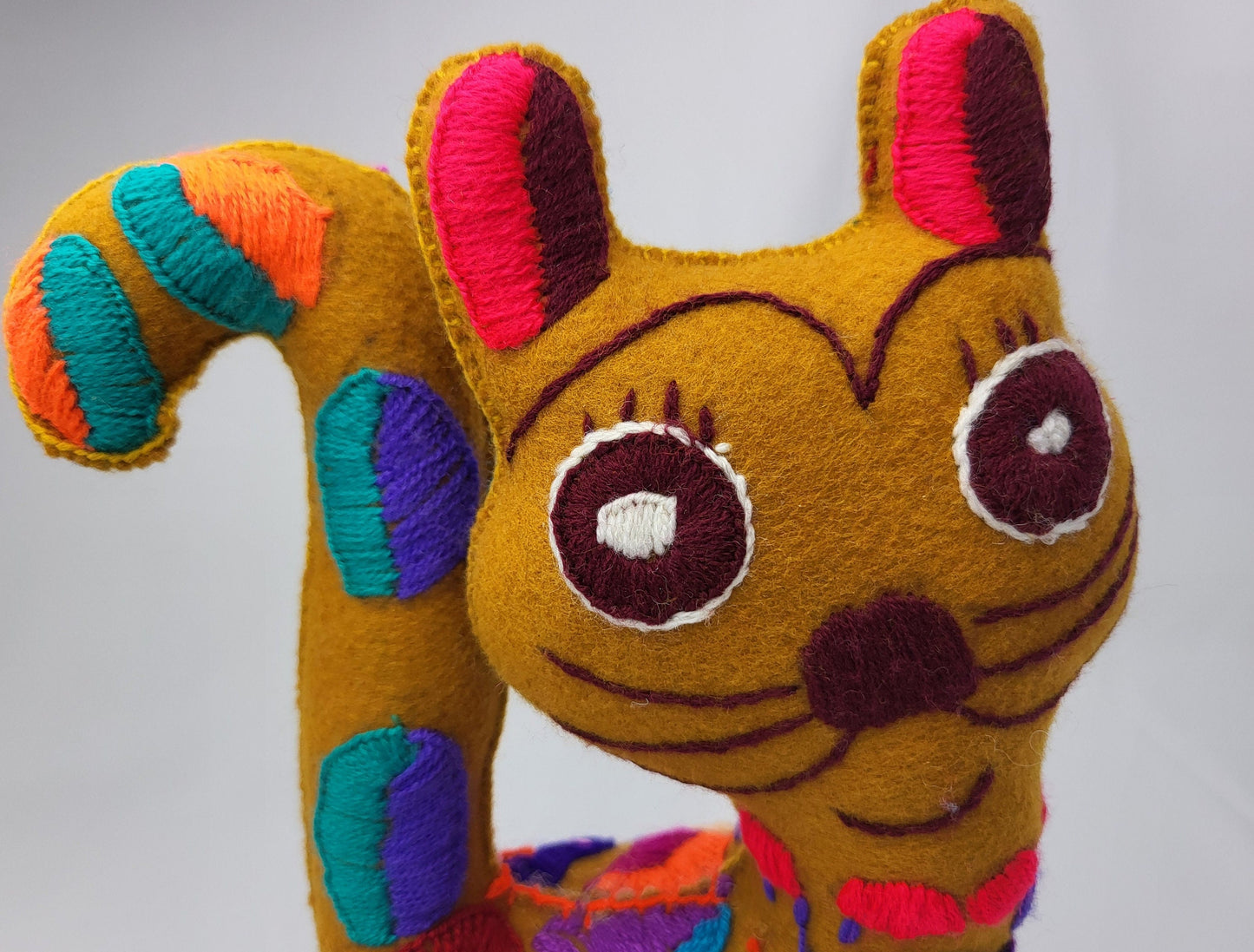 chat brodé à la main, peluche du Mexique
