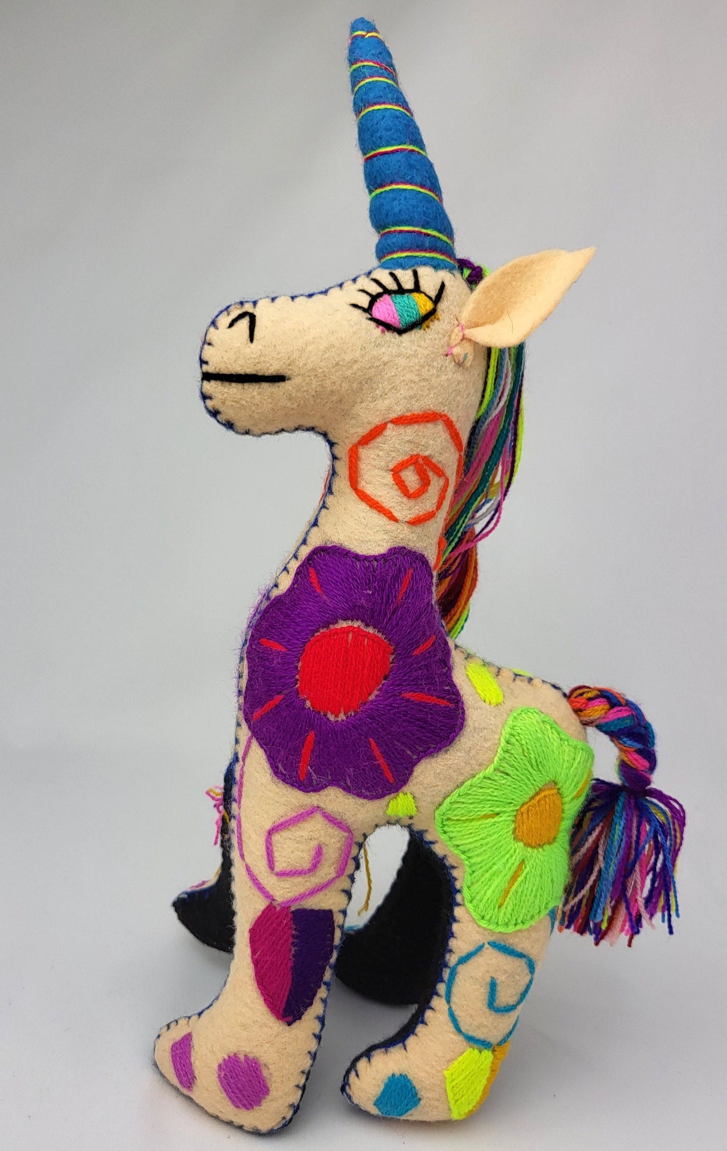 Licorne en peluche faite à la main, animal en peluche décoratif du Mexique