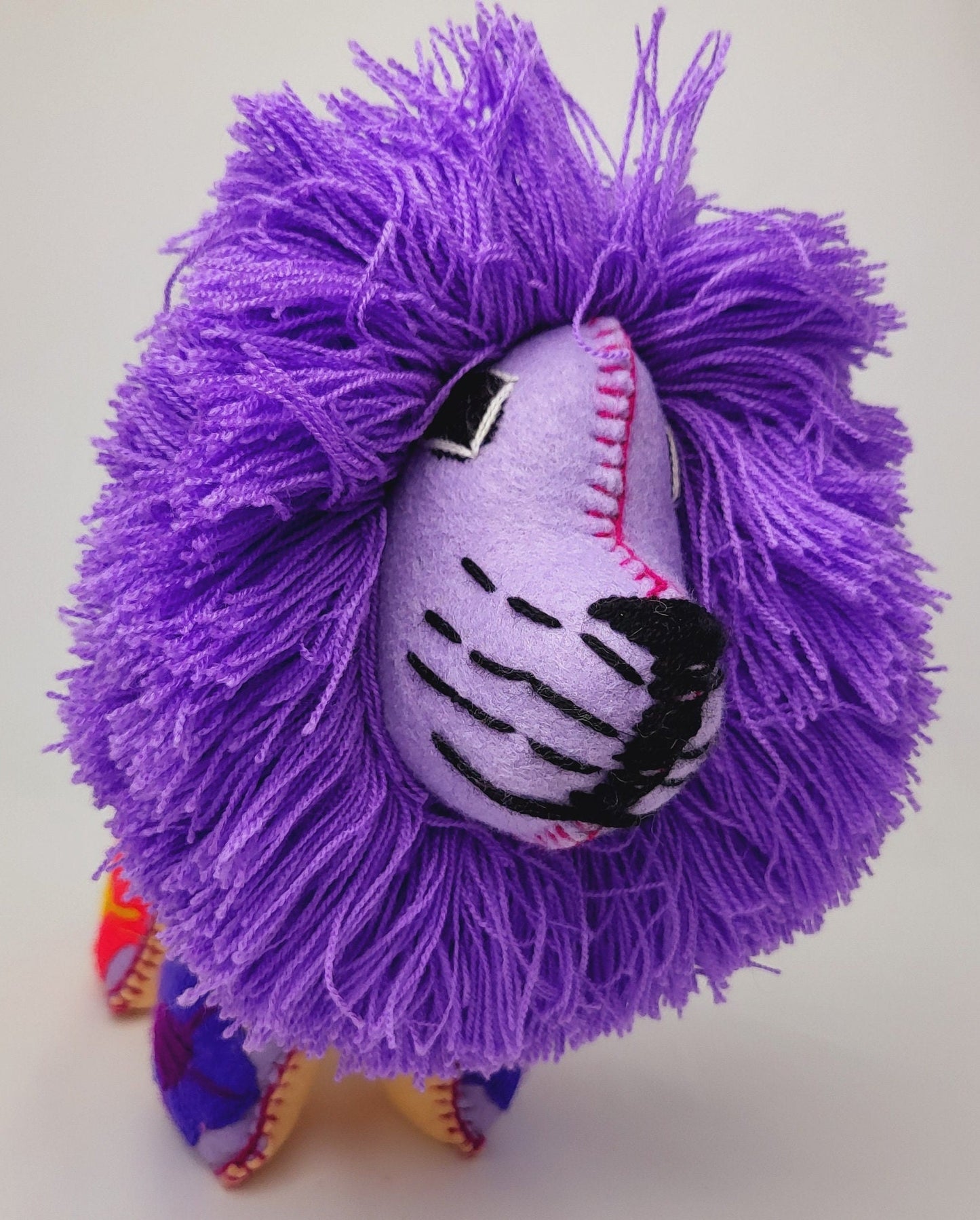 lion brodé à la main, lion animal en peluche du Mexique