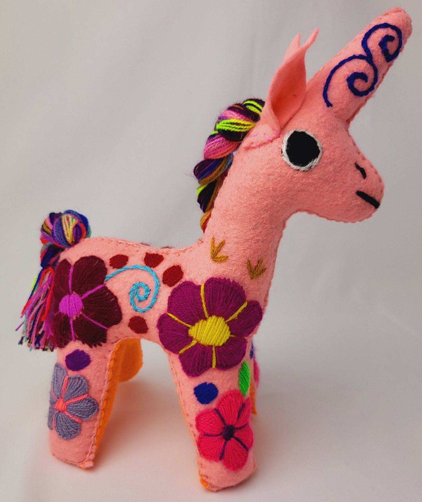 Licorne en peluche faite à la main, animal en peluche décoratif du Mexique