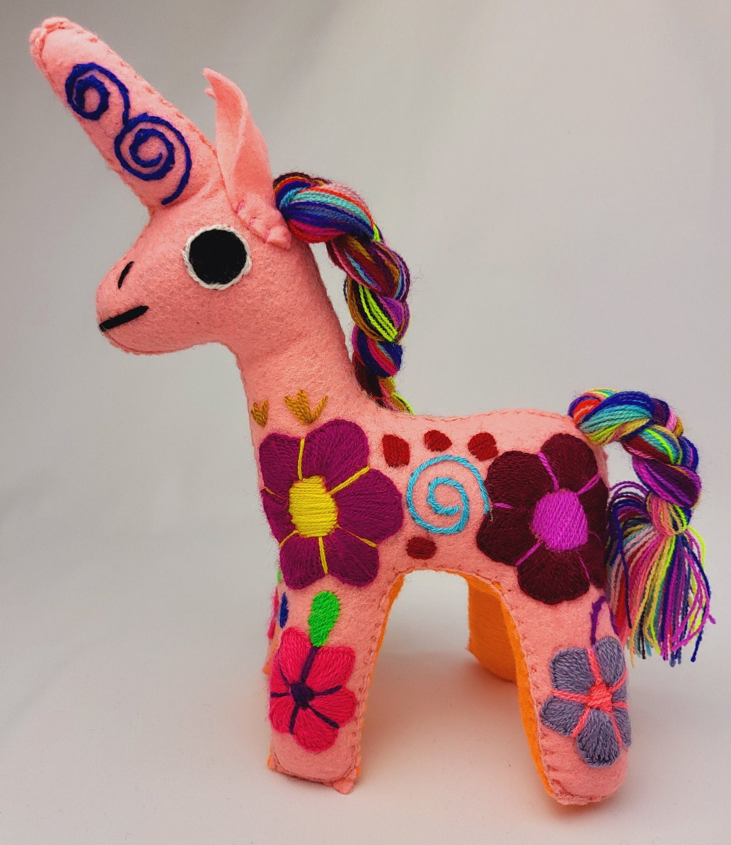 Licorne en peluche faite à la main, animal en peluche décoratif du Mexique