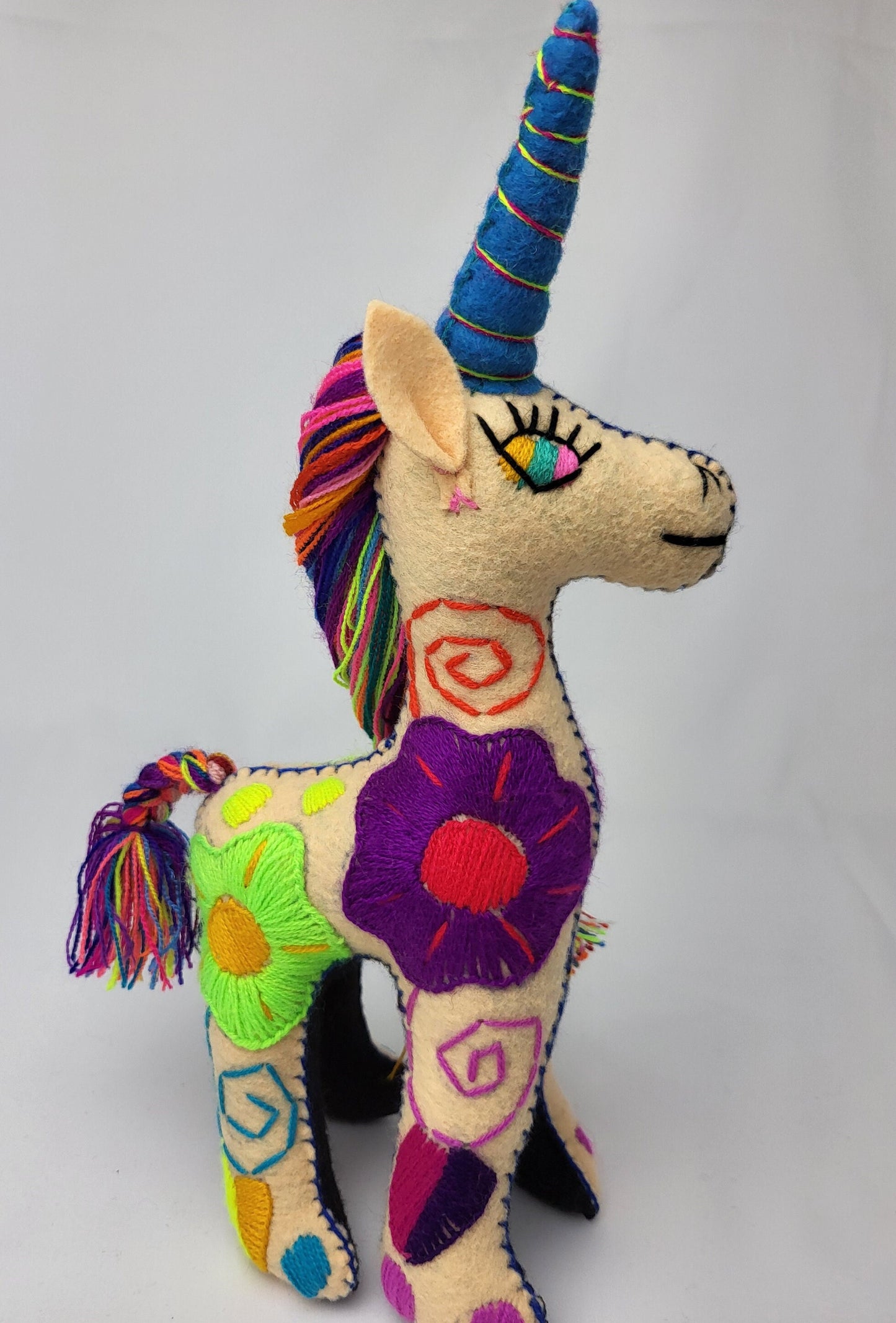 Licorne en peluche faite à la main, animal en peluche décoratif du Mexique