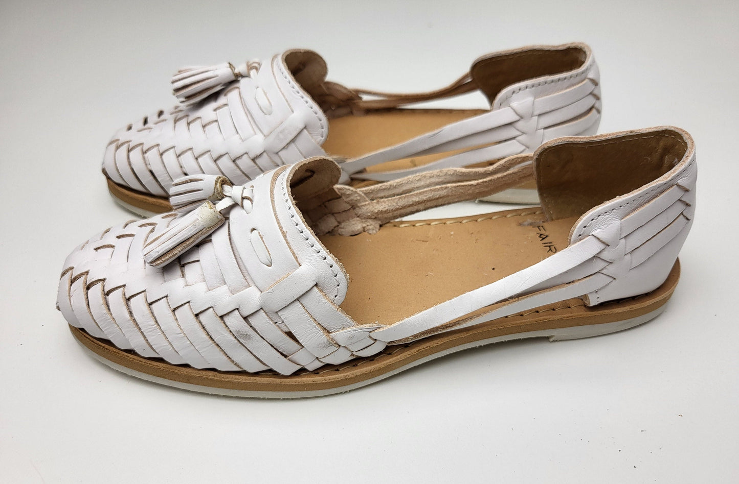 Huarache Sandalen Damen, Damen Ledersandalen, Flache Sandalen mit geschlossener Spitze, Handgefertigte Damen Sandalen, Echtleder Schuh