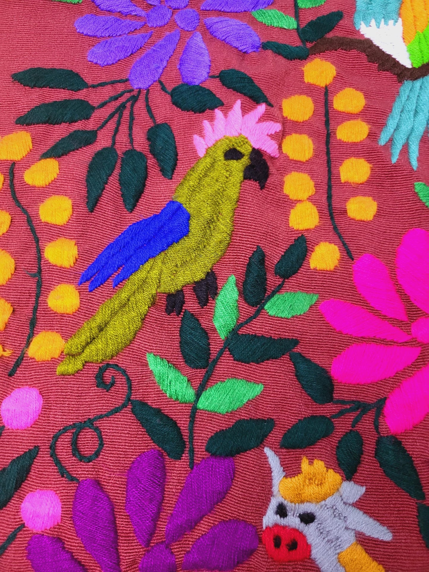 Coureur de table mexicain avec animaux et plantes, chemin de table tissé et brodé à la main