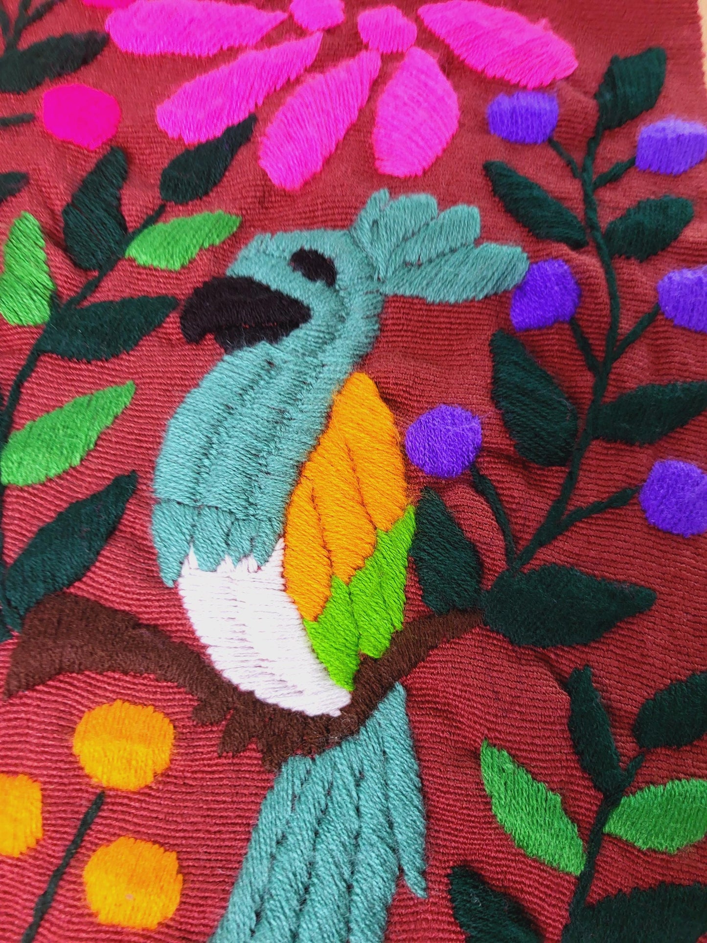 Coureur de table mexicain avec animaux et plantes, chemin de table tissé et brodé à la main