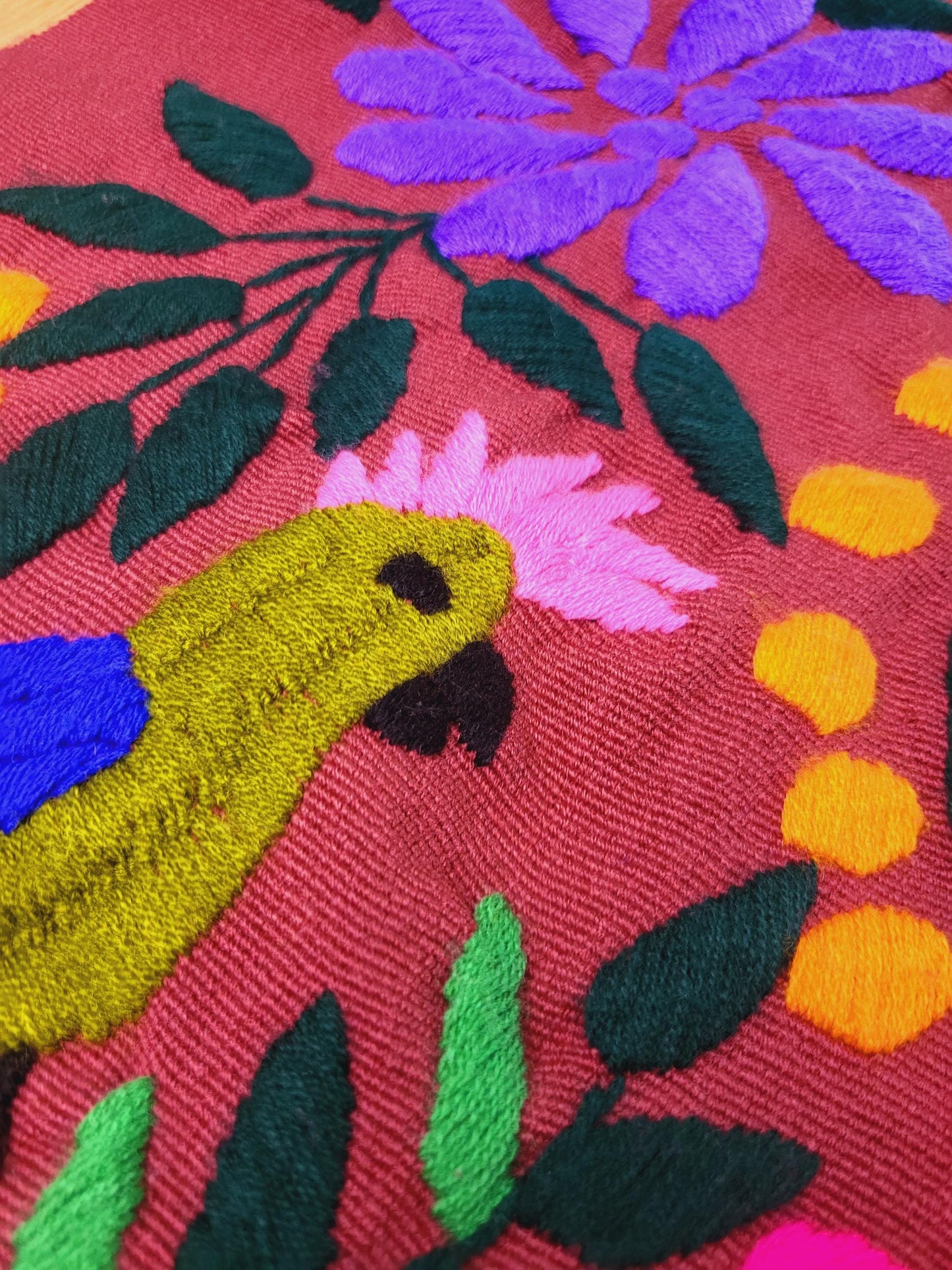 Coureur de table mexicain avec animaux et plantes, chemin de table tissé et brodé à la main