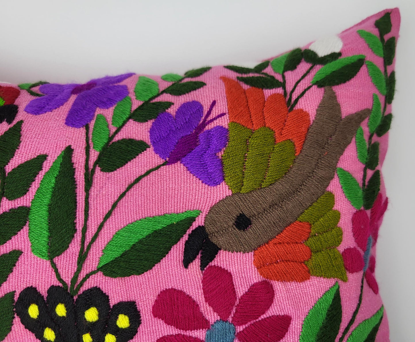 Housse de coussin motif animalier mexicain brodé à la main