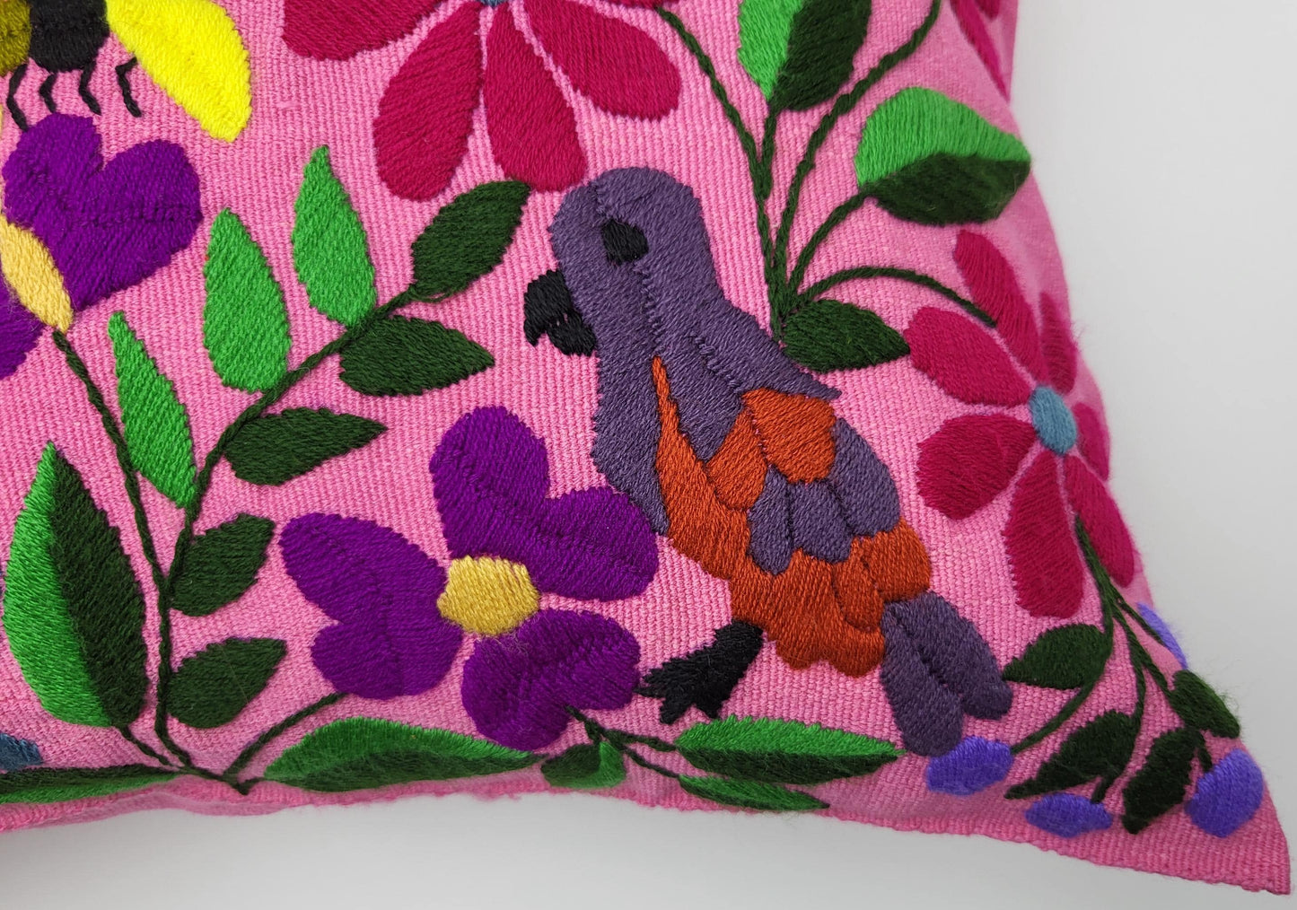 Housse de coussin motif animalier mexicain brodé à la main