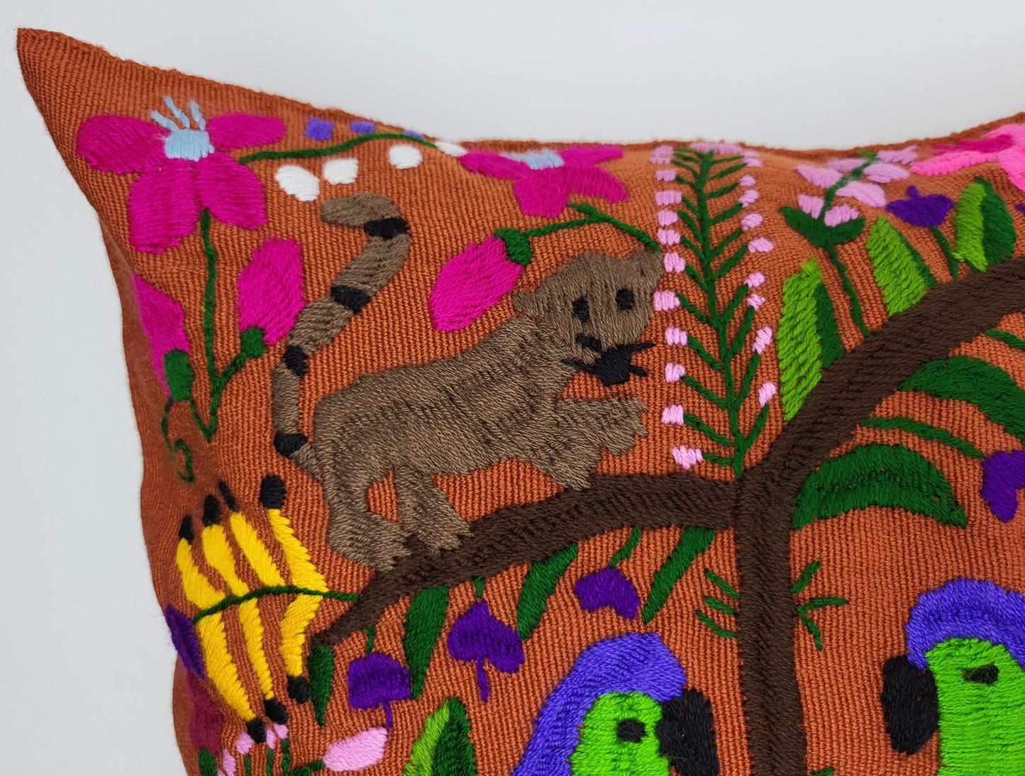 Housse de coussin traditionnelle mexicaine brodée à la main, coussin à imprimé animal, décoration mexicaine colorée