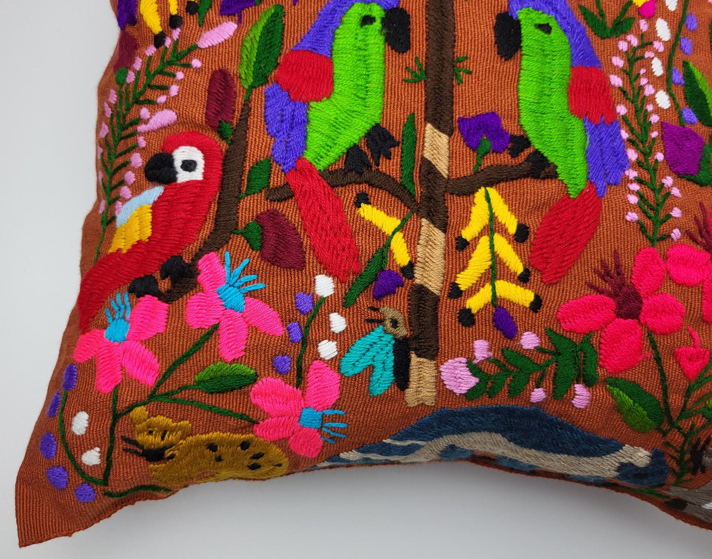 Housse de coussin traditionnelle mexicaine brodée à la main, coussin à imprimé animal, décoration mexicaine colorée