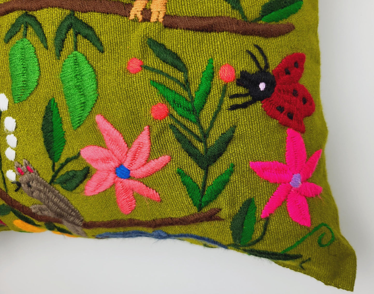 Magnifique housse de coussin à imprimé animalier mexicain – Fabriquée à la main au Chiapas