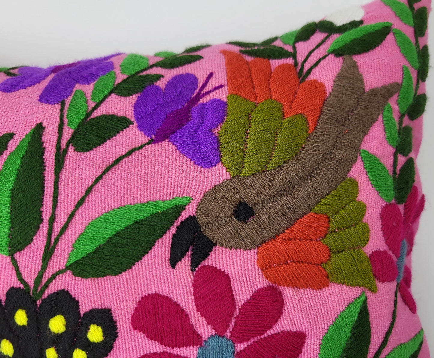 Housse de coussin motif animalier mexicain brodé à la main