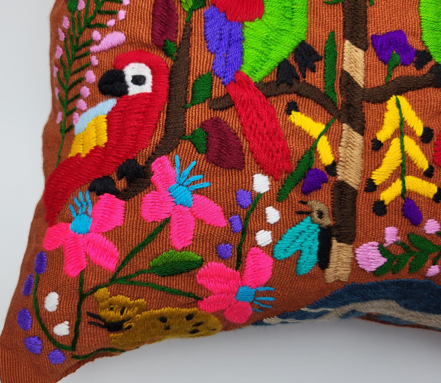 Housse de coussin traditionnelle mexicaine brodée à la main, coussin à imprimé animal, décoration mexicaine colorée