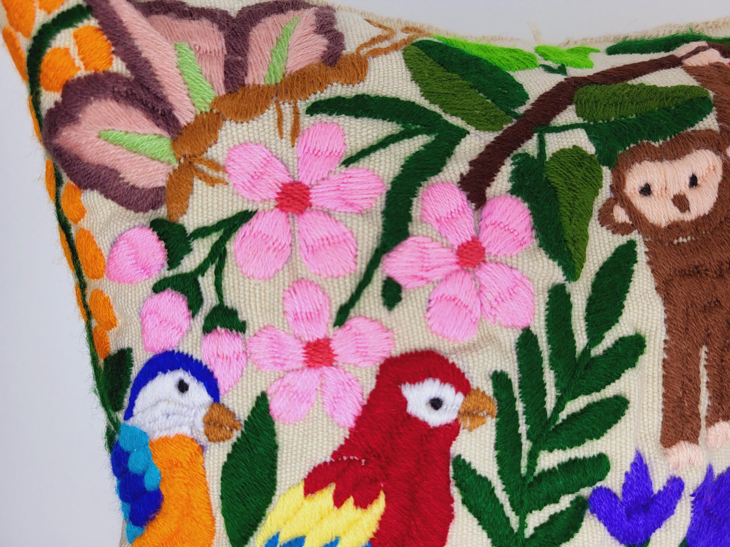 handbestickte und gewebte Kissenhülle, Kissenhülle mit Tiermuster
