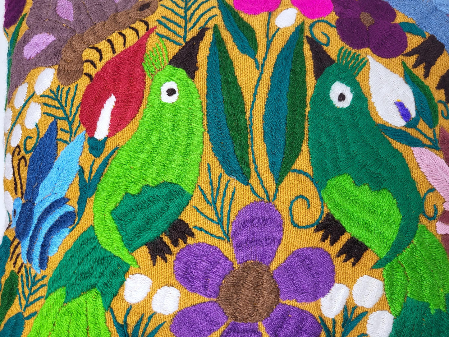 Housse de coussin mexicaine brodée et tissée à la main avec motif animalier – Artisanat unique du Mexique