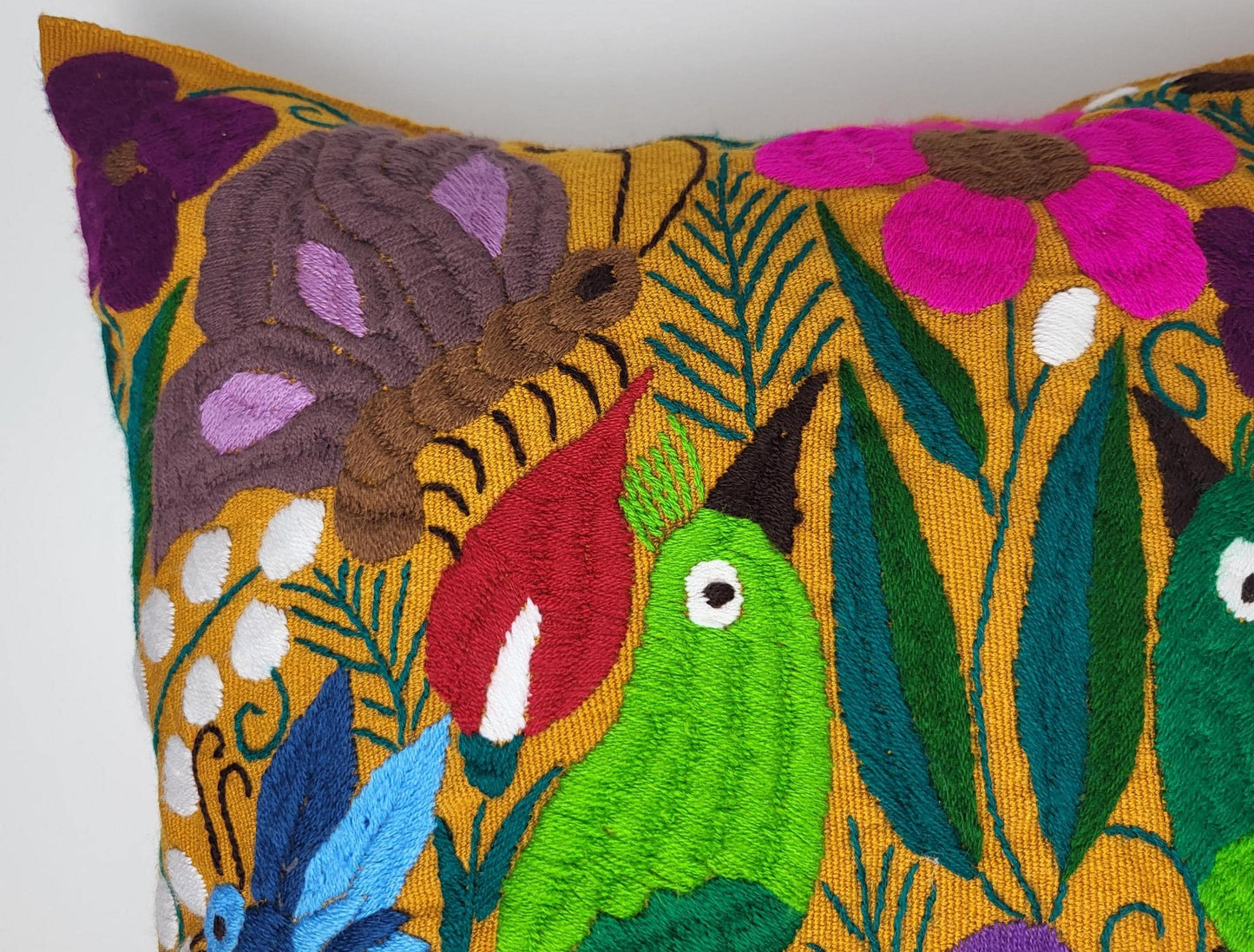 Housse de coussin mexicaine brodée et tissée à la main avec motif animalier – Artisanat unique du Mexique