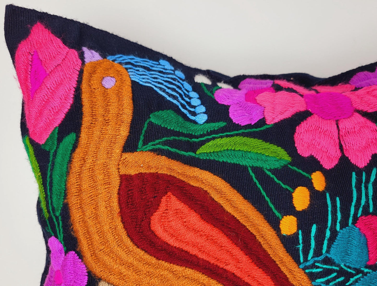 Hand-embroidered and woven Mexican cushion cover with animal pattern – Unique handicrafts from Mexico