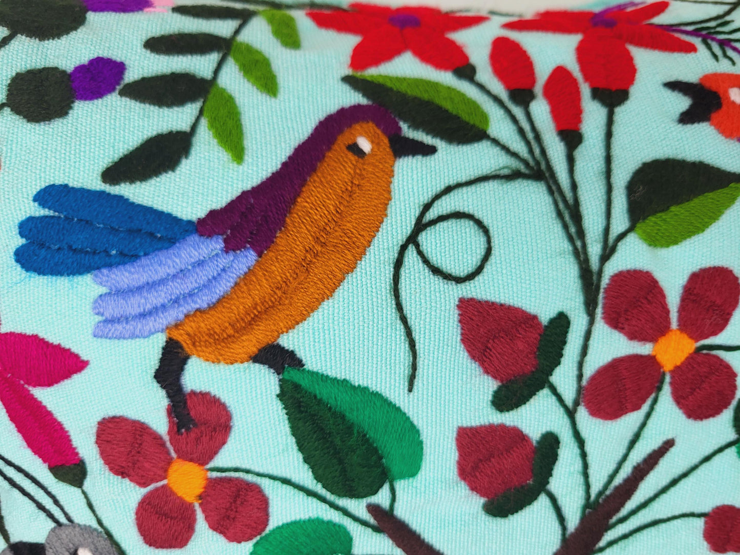 Housse de coussin mexicaine brodée et tissée à la main avec des motifs animaux traditionnels - Décoration unique et colorée pour votre maison