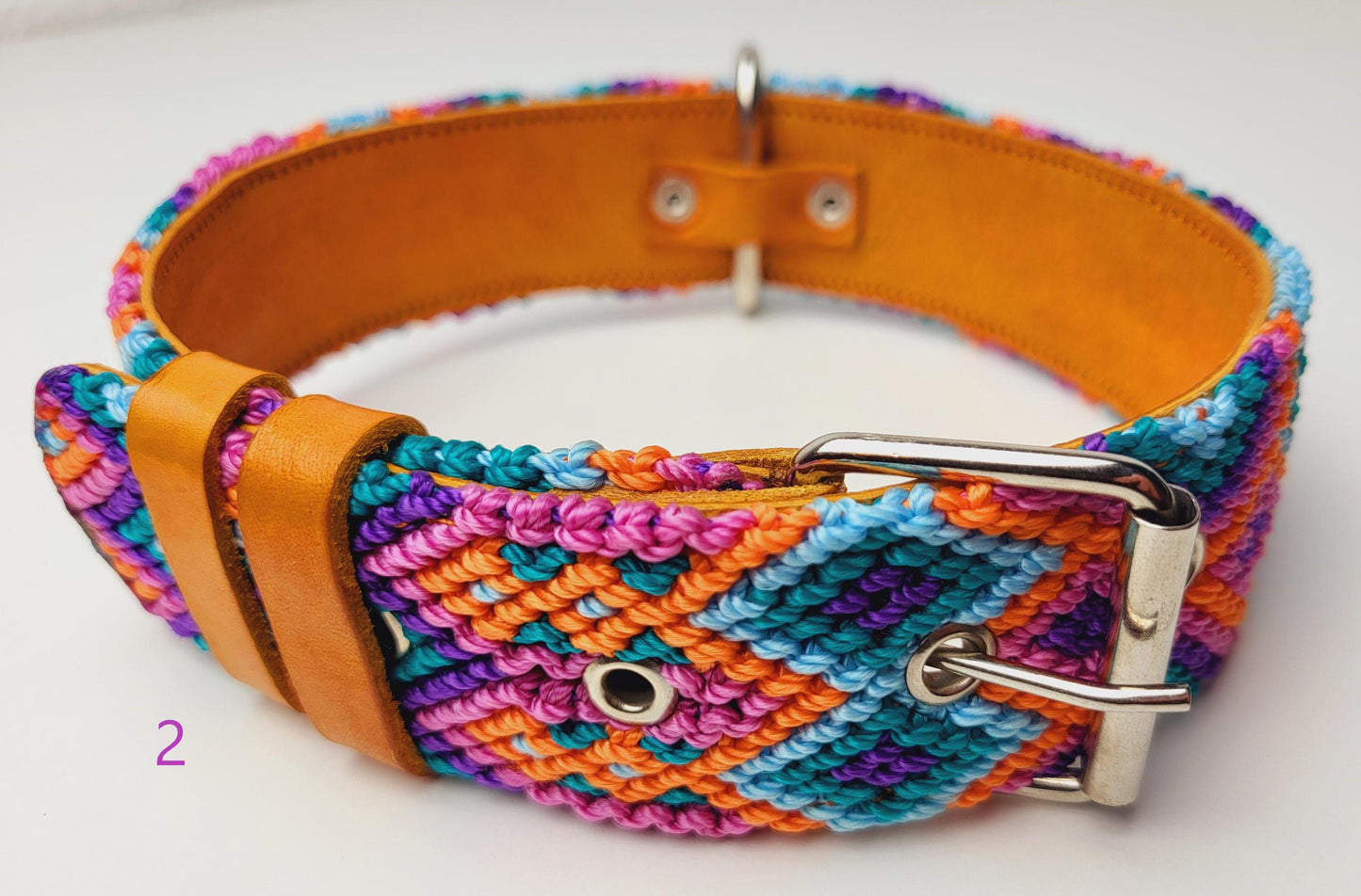 Handgemachte mexikanische Hundehalsbänder von Fairmex
Entdecken Sie farbenfrohe, handgefertigte Hundehalsbänder aus Mexiko. Jedes Stück wird von indigenen Kunsthandwerkern mit traditionellen Mustern und nachhaltigen Materialien gefertigt