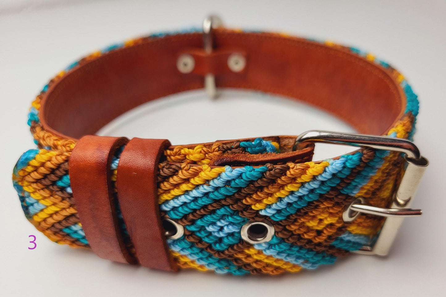 Handgemachte mexikanische Hundehalsbänder von Fairmex
Entdecken Sie farbenfrohe, handgefertigte Hundehalsbänder aus Mexiko. Jedes Stück wird von indigenen Kunsthandwerkern mit traditionellen Mustern und nachhaltigen Materialien gefertigt