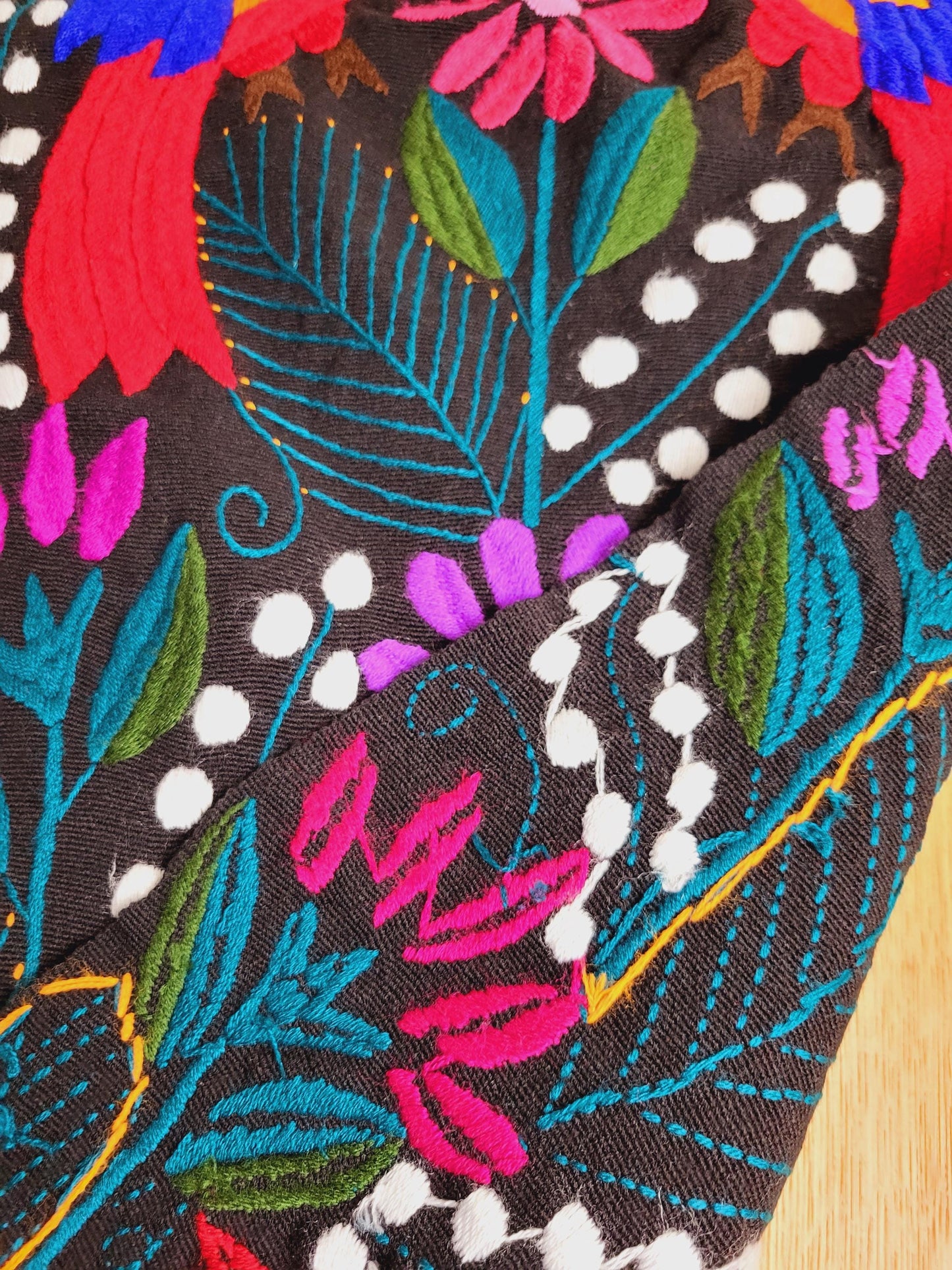 Coureur de table mexicain, tissé à la main et brodé, style Chiapas, tenture murale