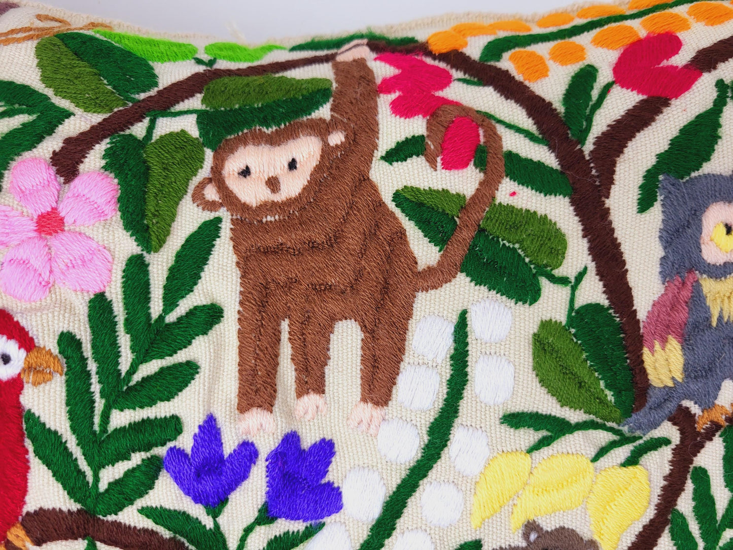 handbestickte und gewebte Kissenhülle, Kissenhülle mit Tiermuster