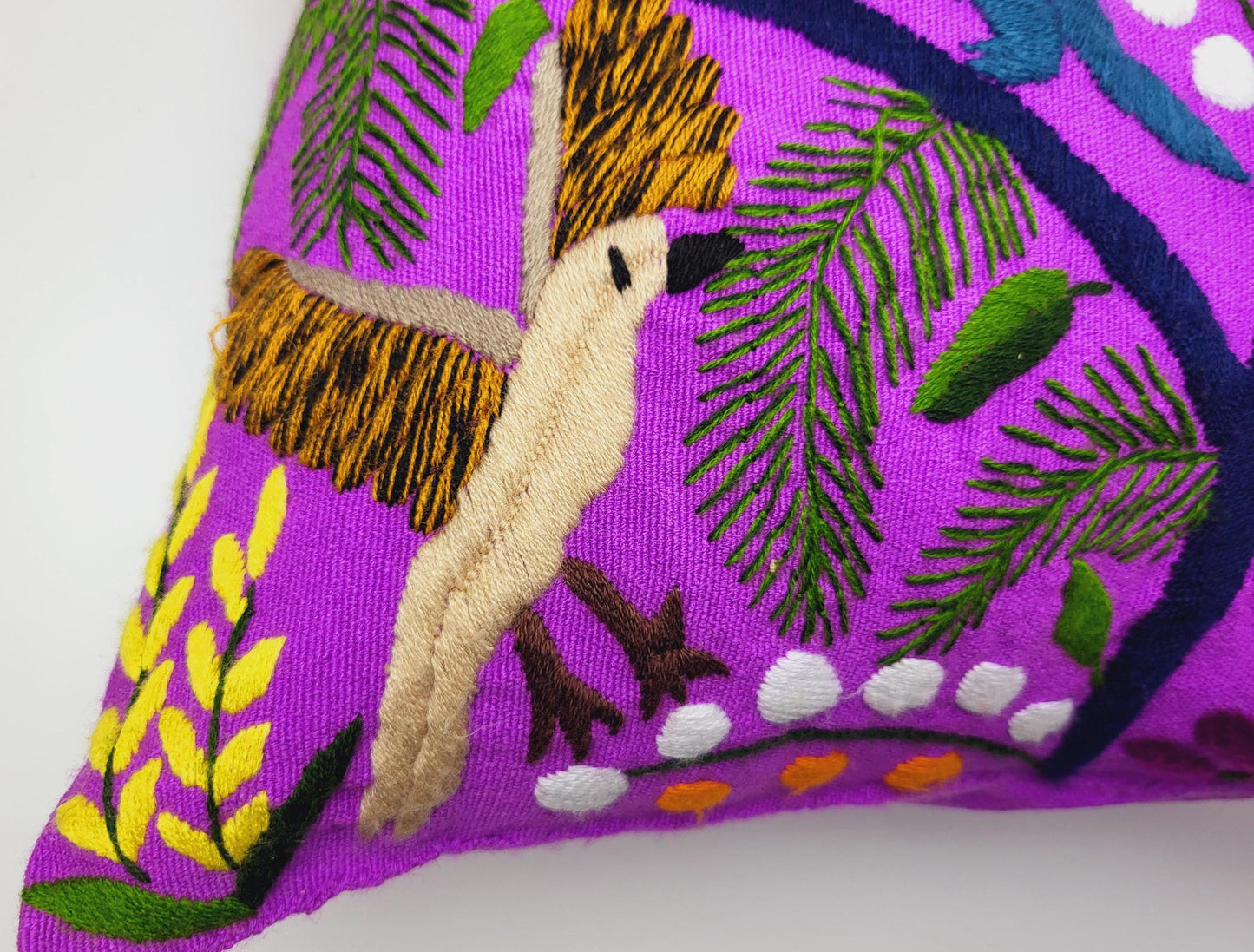 Housse de coussin mexicaine brodée et tissée à la main avec des motifs animaux traditionnels - Décoration unique et colorée pour votre maison
