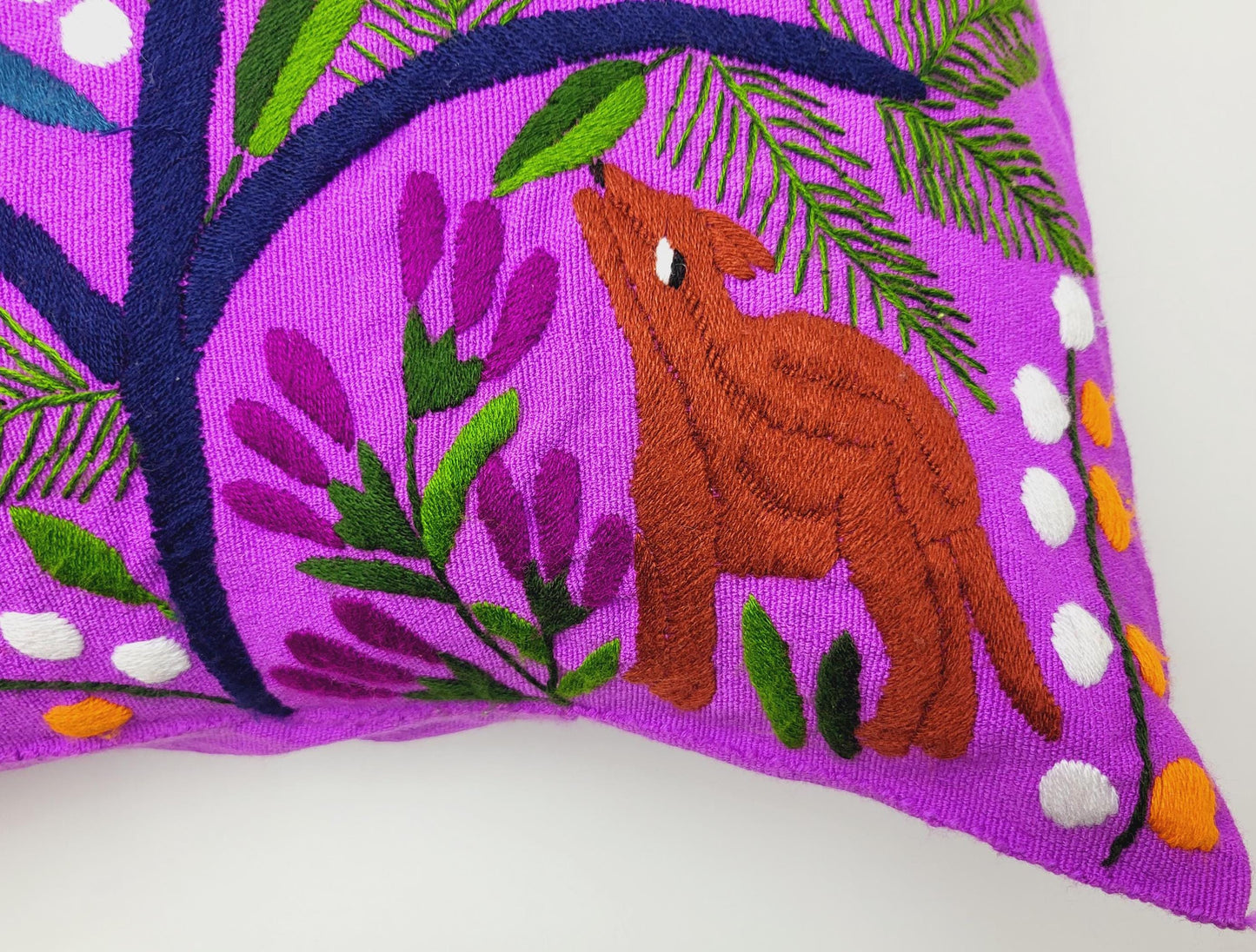 Housse de coussin mexicaine brodée et tissée à la main avec des motifs animaux traditionnels - Décoration unique et colorée pour votre maison