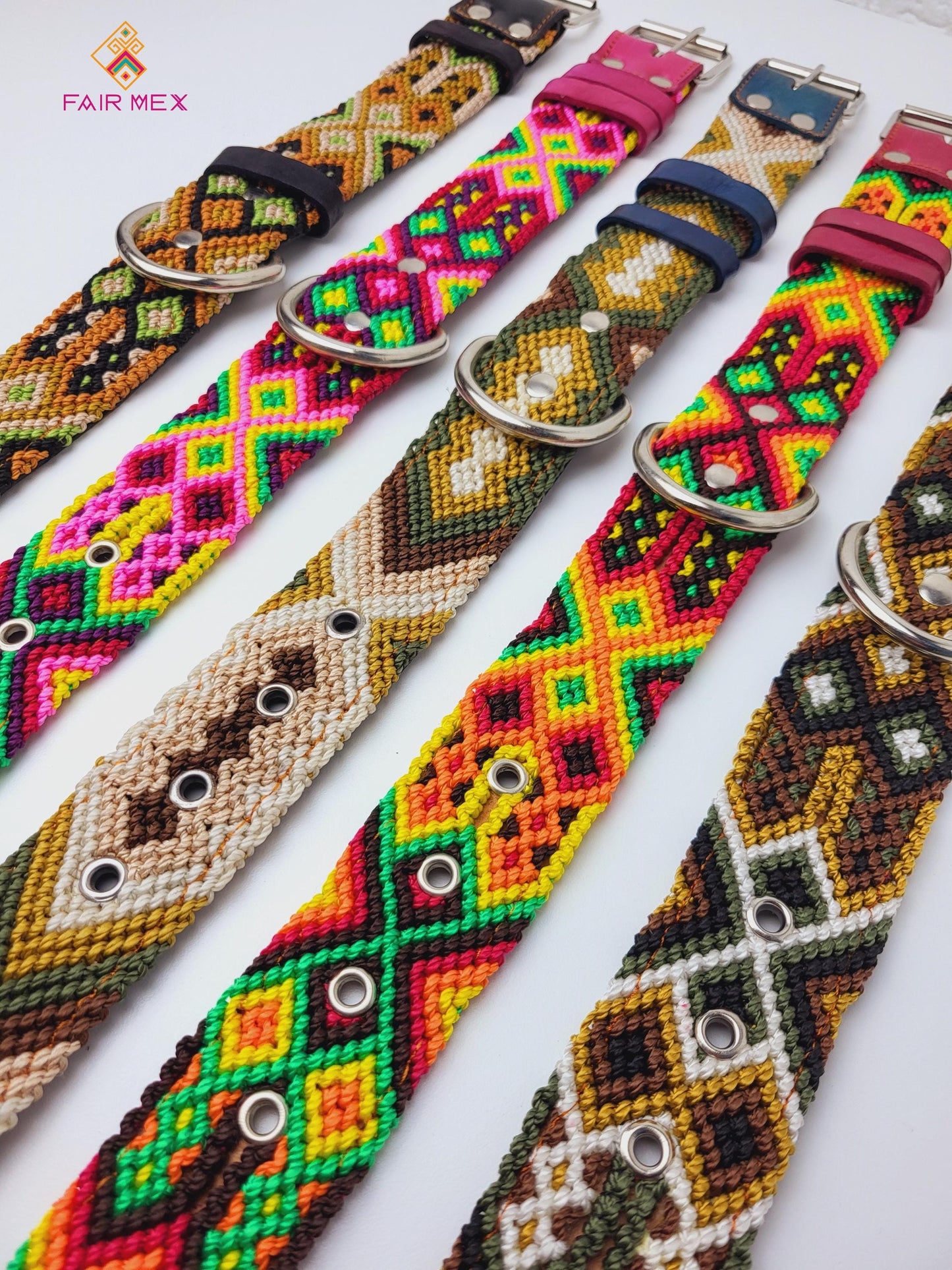 Handgemachte mexikanische Hundehalsbänder von Fairmex
Entdecken Sie farbenfrohe, handgefertigte Hundehalsbänder aus Mexiko. Jedes Stück wird von indigenen Kunsthandwerkern mit traditionellen Mustern und nachhaltigen Materialien gefertigt.