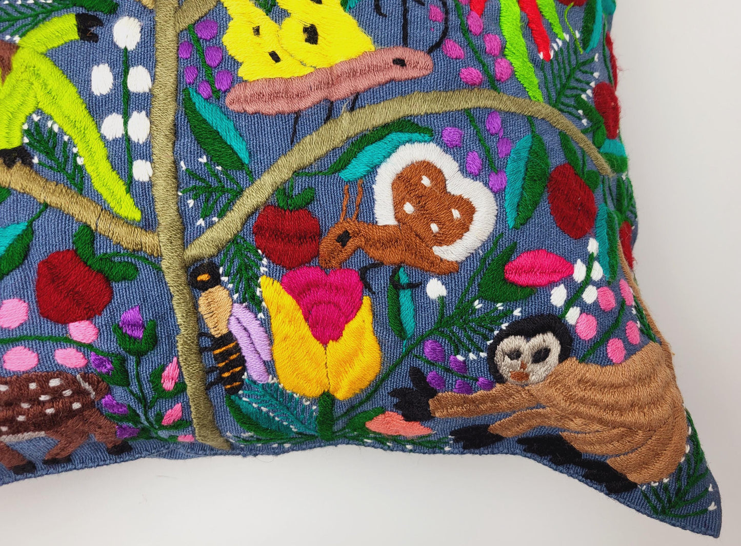 mexikanisches Zierkissen Couchkissen mit Tiermotiven handgewebt & bestickt