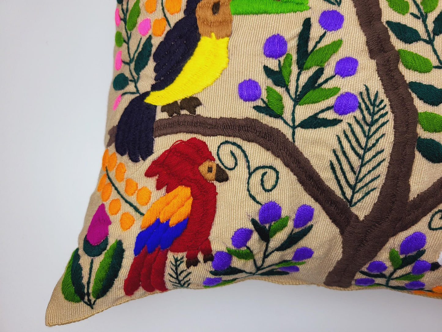 High-quality embroidered and hand-woven cushion cover from Mexico – decorated with a charming animal motif