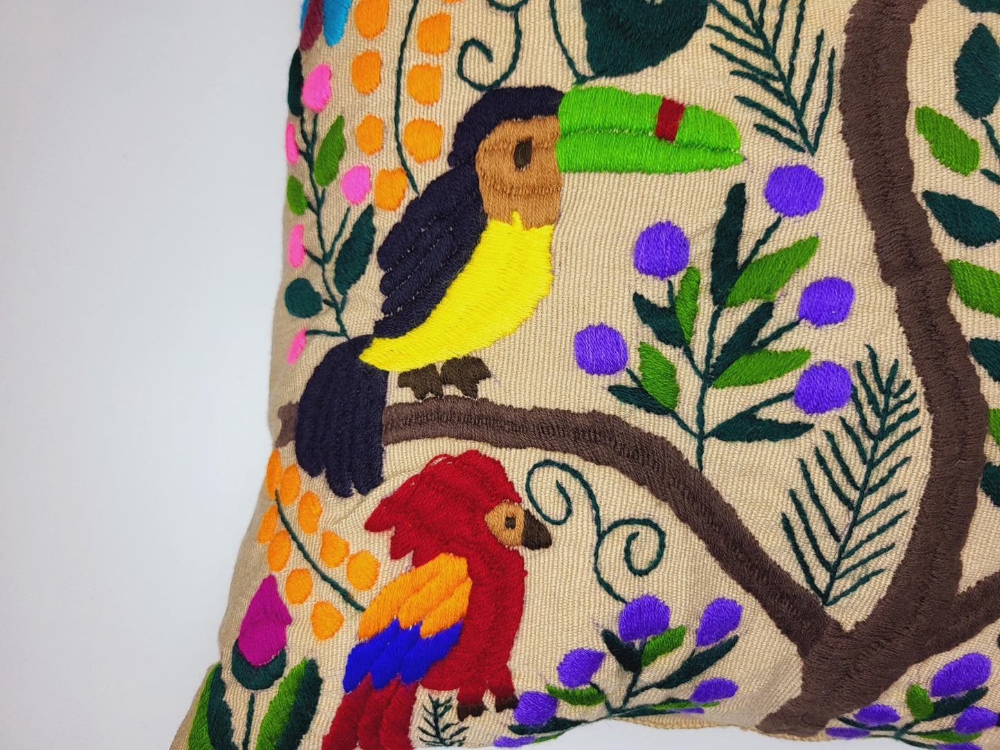 High-quality embroidered and hand-woven cushion cover from Mexico – decorated with a charming animal motif