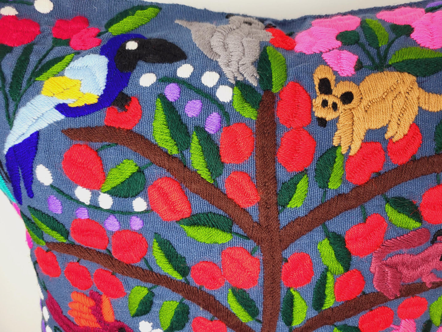 Handbestickter mexikanischer Kissenbezug - Authentisches Kunsthandwerk aus Chiapas