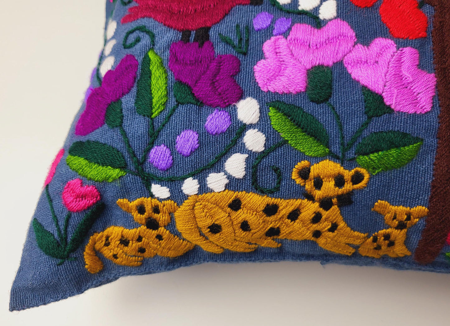 Handbestickter mexikanischer Kissenbezug - Authentisches Kunsthandwerk aus Chiapas