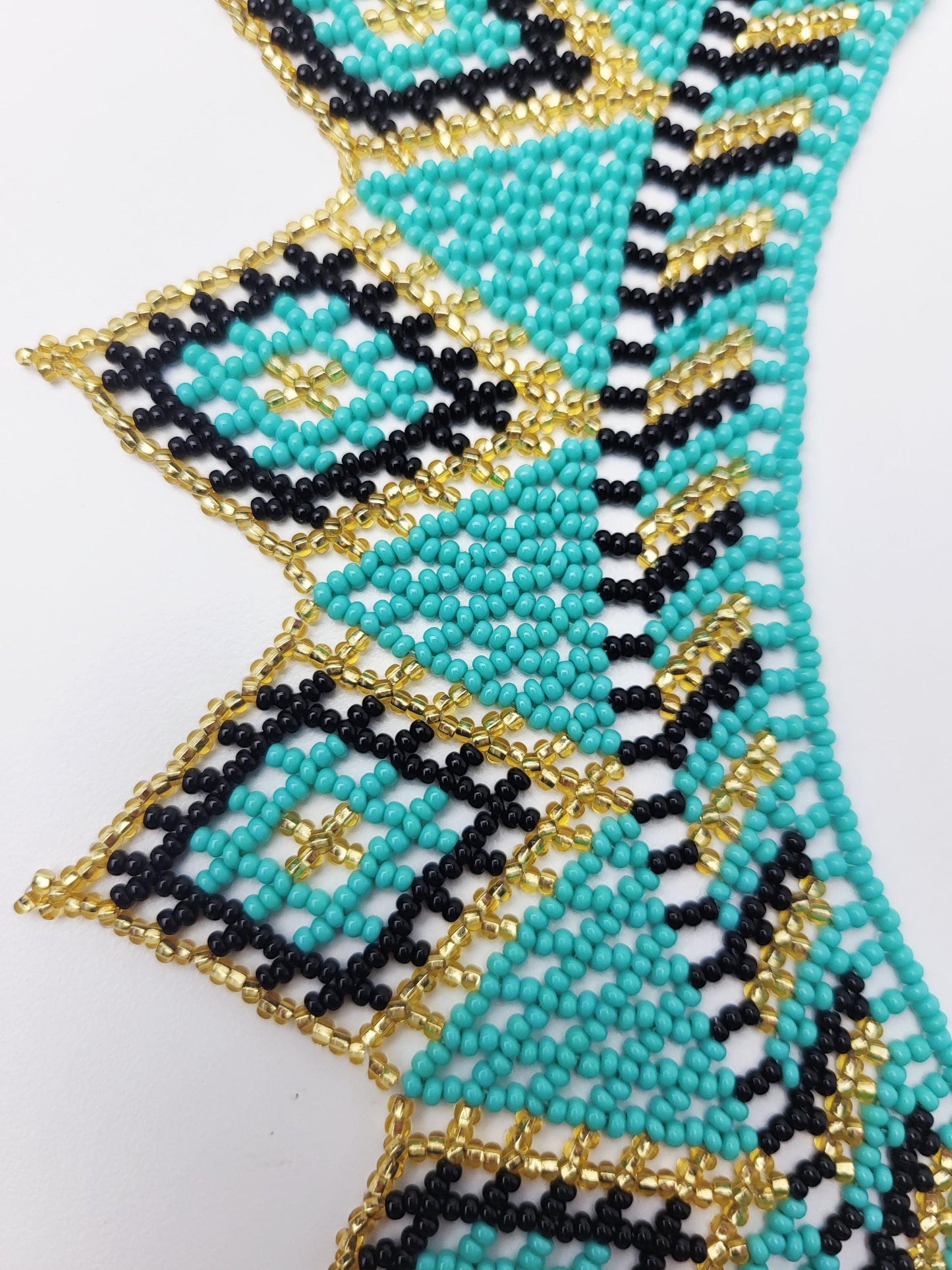 mexikanische Perlenschmuck, Perlenkette aus Chiapas Mexiko, bunte Ketten hergestellt von Indigenen Frauen