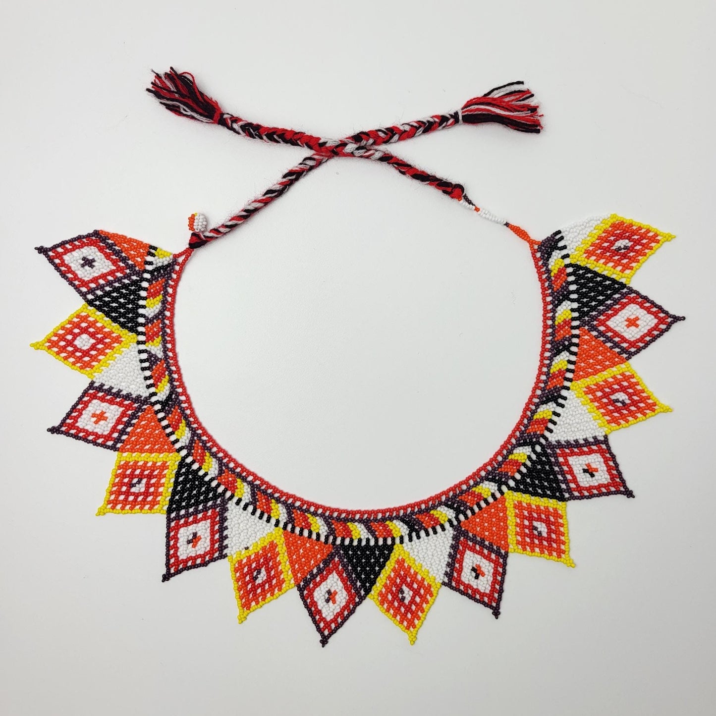 mexikanische Perlenschmuck, Perlenkette aus Chiapas Mexiko, bunte Ketten hergestellt von Indigenen Frauen