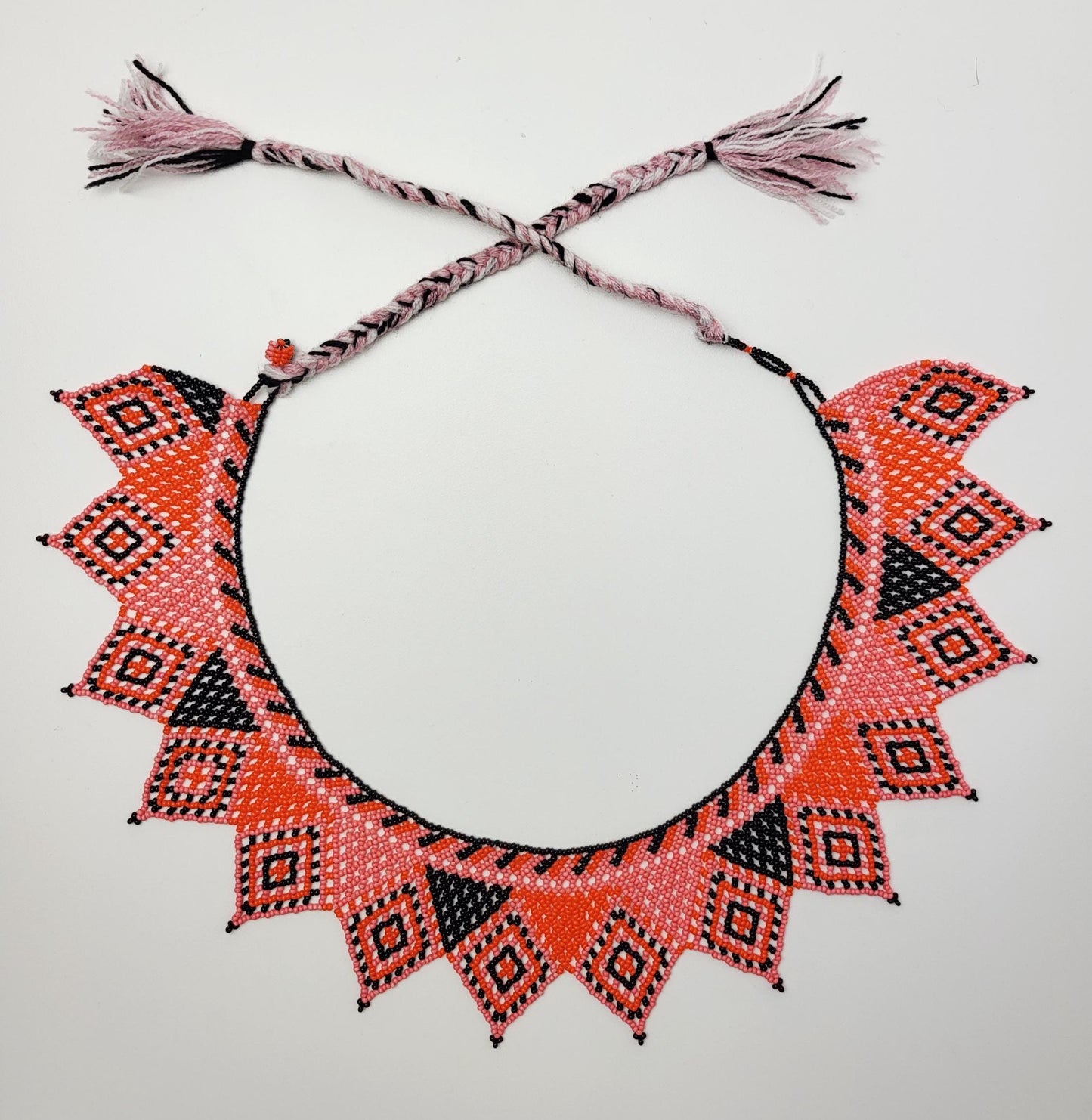 mexikanische Perlenschmuck, Perlenkette aus Chiapas Mexiko, bunte Ketten hergestellt von Indigenen Frauen