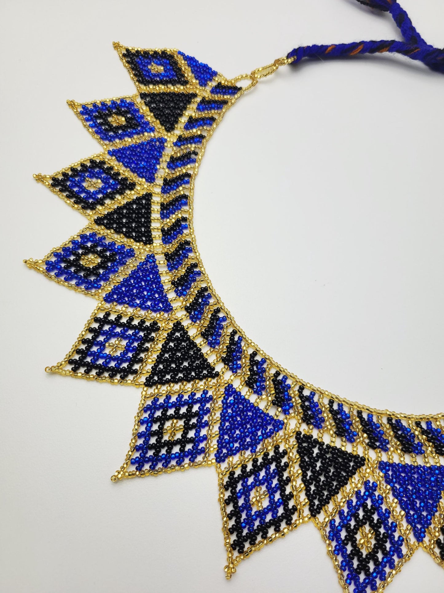 mexikanische Perlenschmuck, Perlenkette aus Chiapas Mexiko, bunte Ketten hergestellt von Indigenen Frauen
